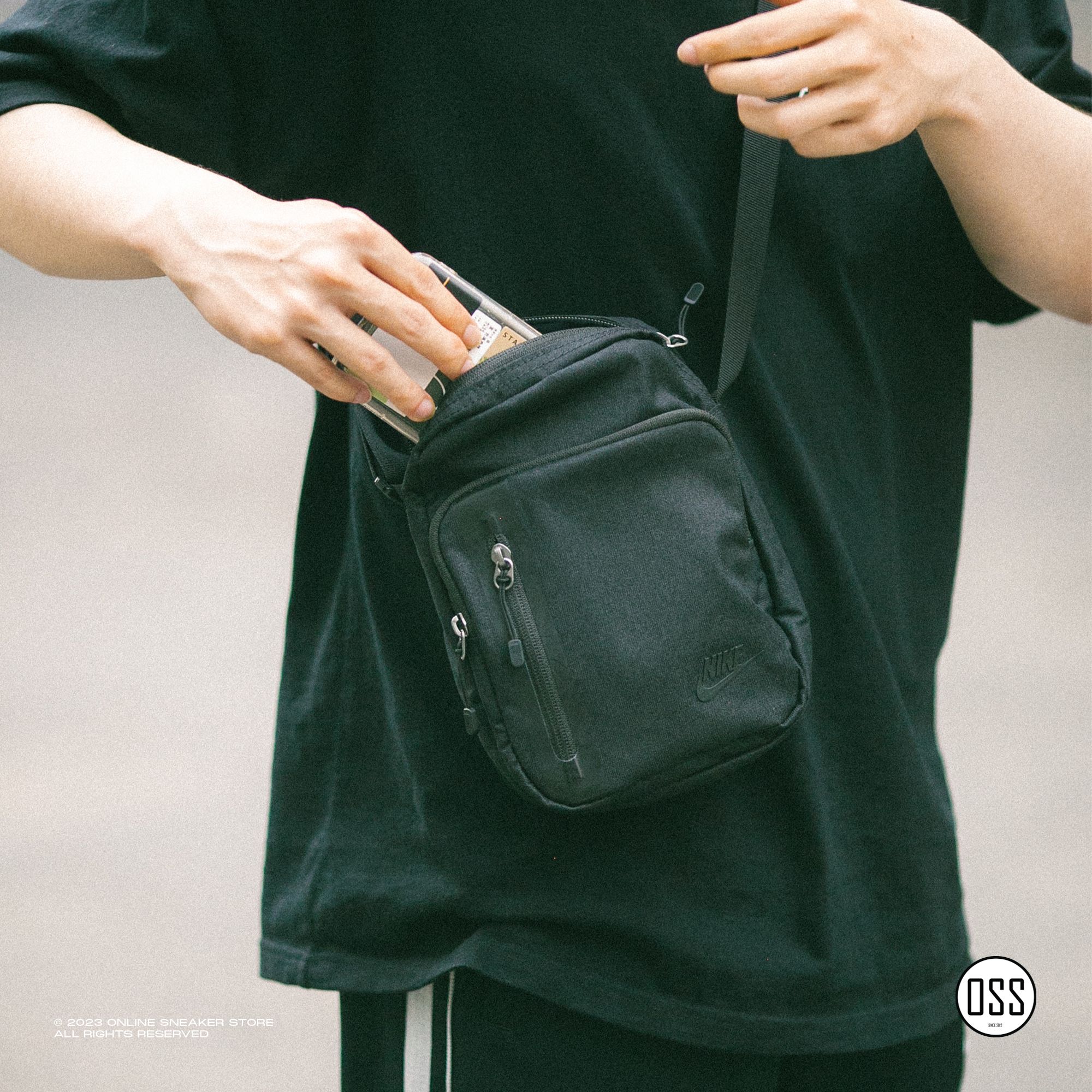  Nike Tech Cross-Body Bag - Black 