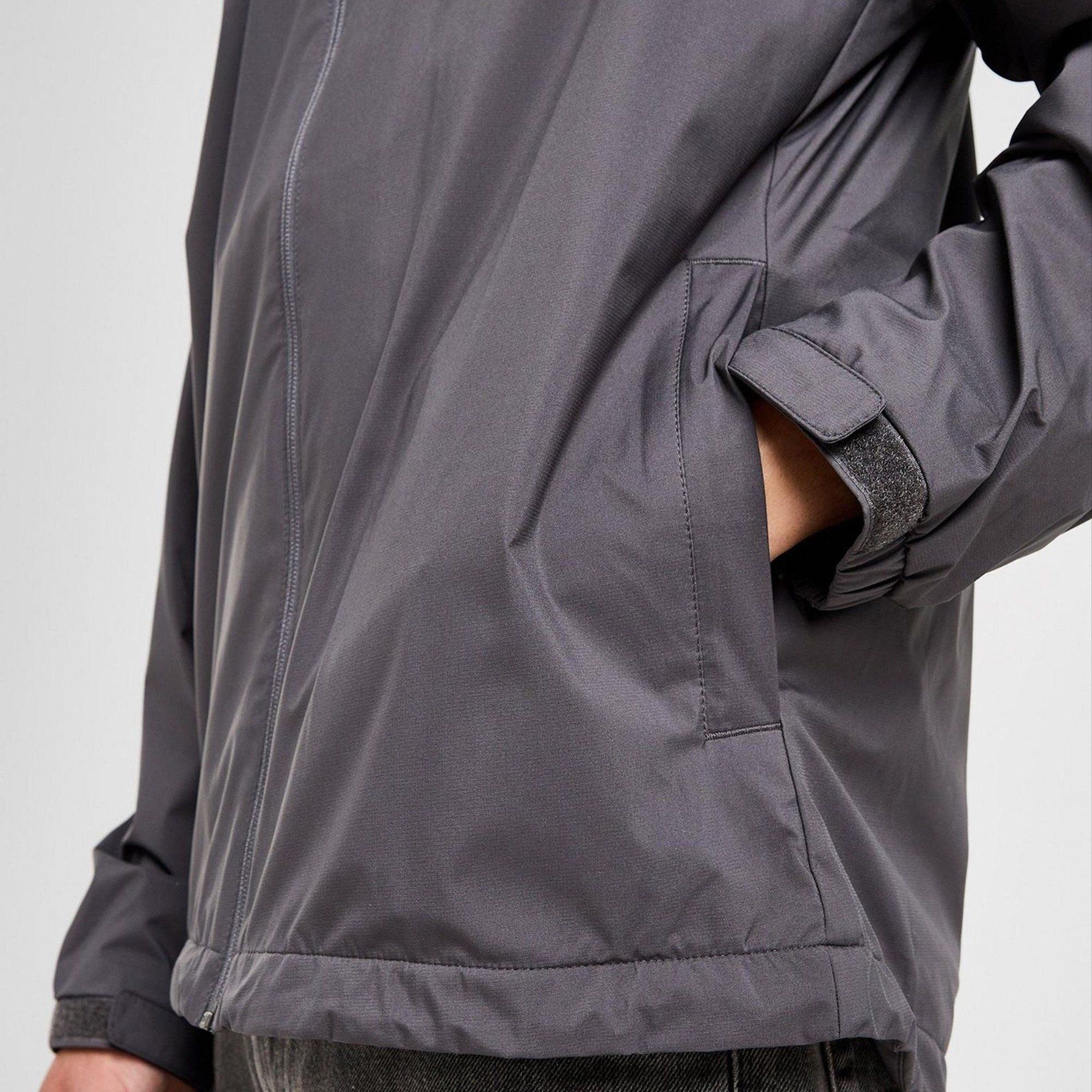 Fred Perry Badge Woven Jacket - Gunmetal