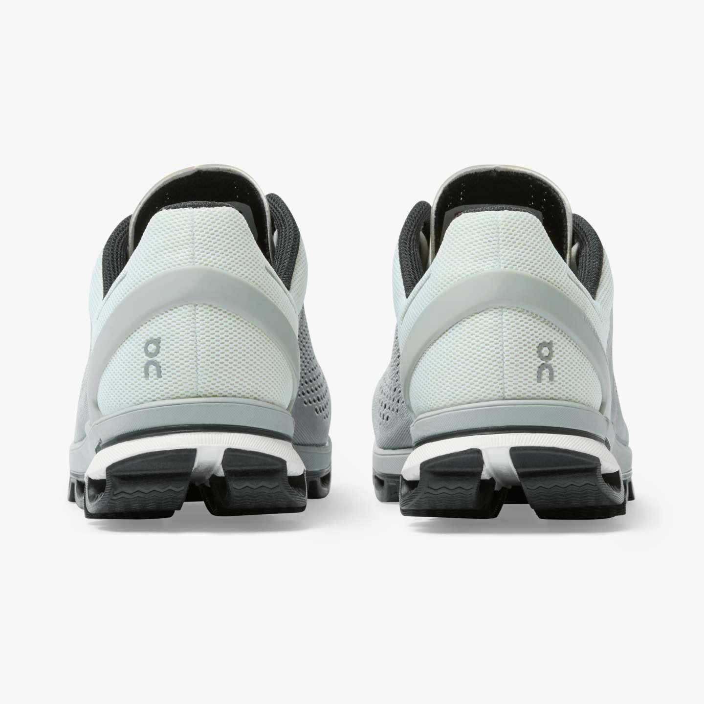 On Cloudsurfer - Glacier/Black
