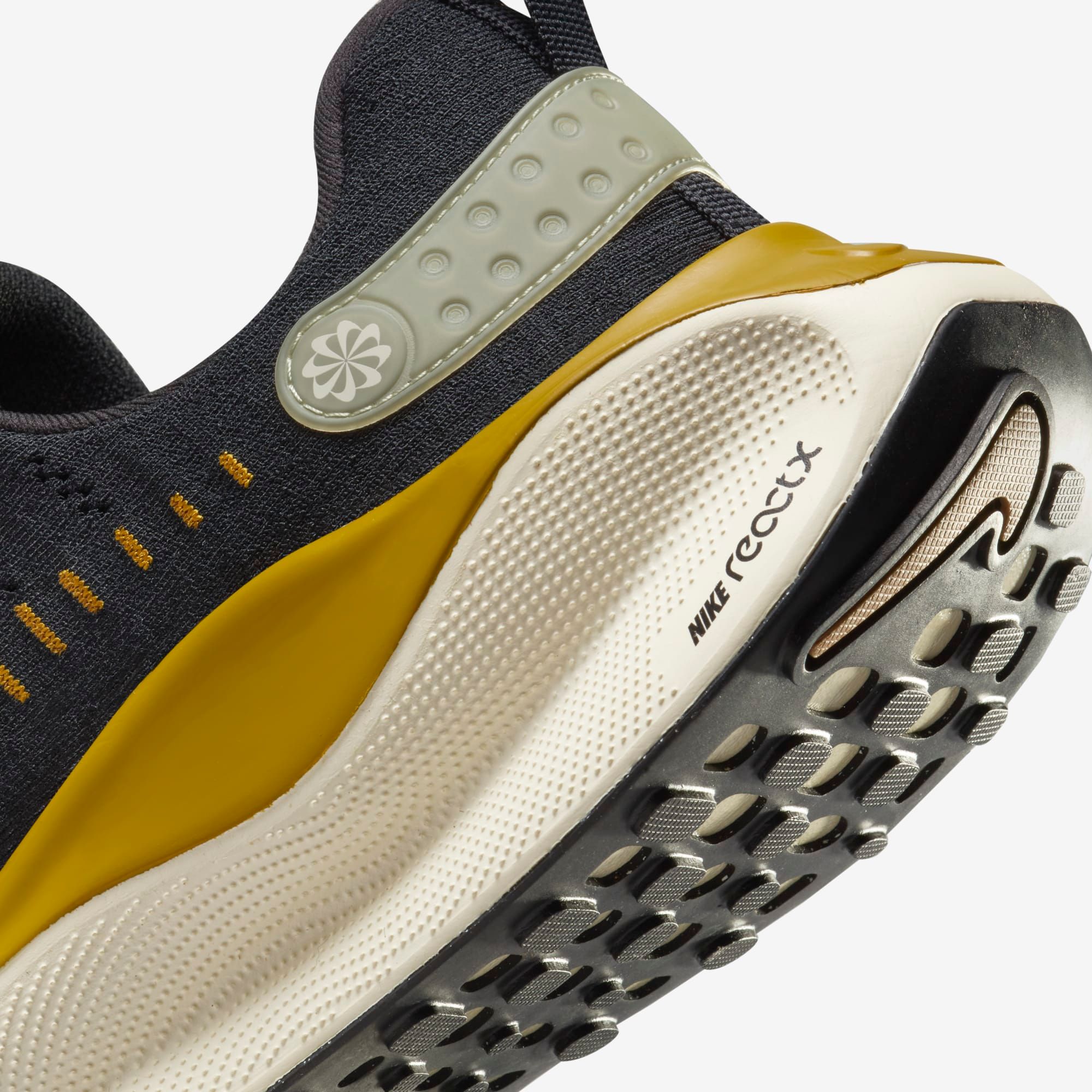 Nike InfinityRN 4 - Black / Bronzie