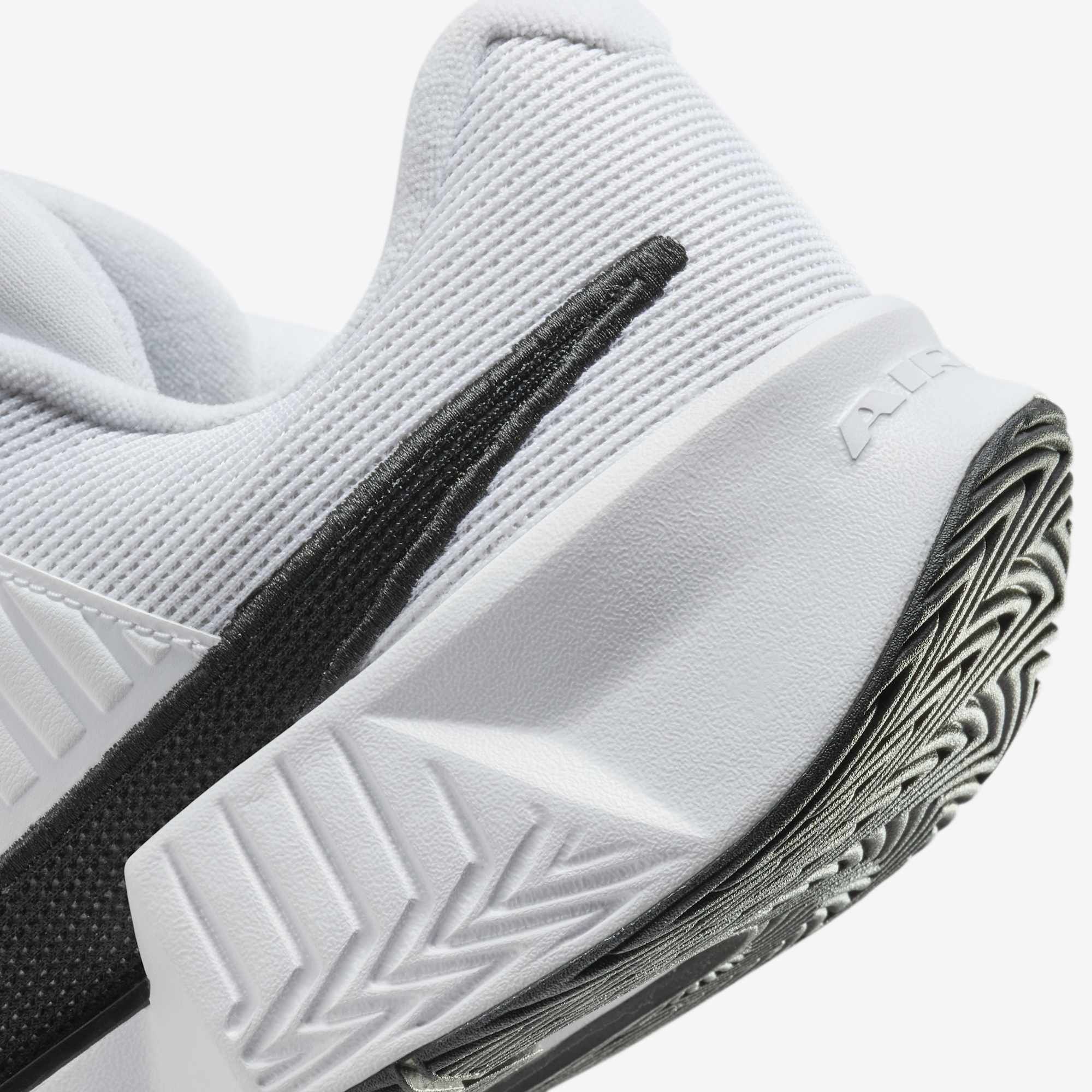 Nike GP Challenge Pro - White / Black