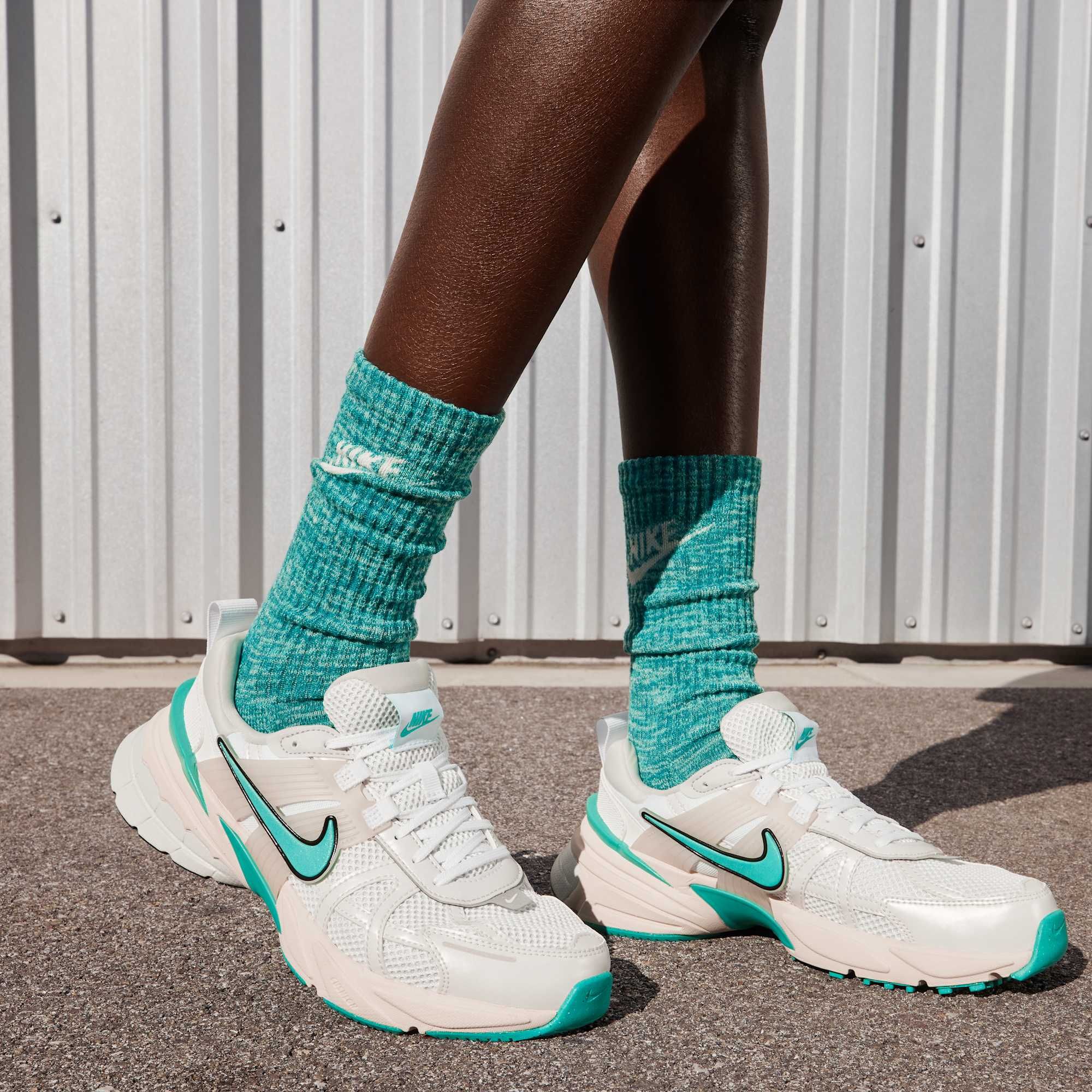 Nike V2K Run - Coconut Milk / Dusty Cactus
