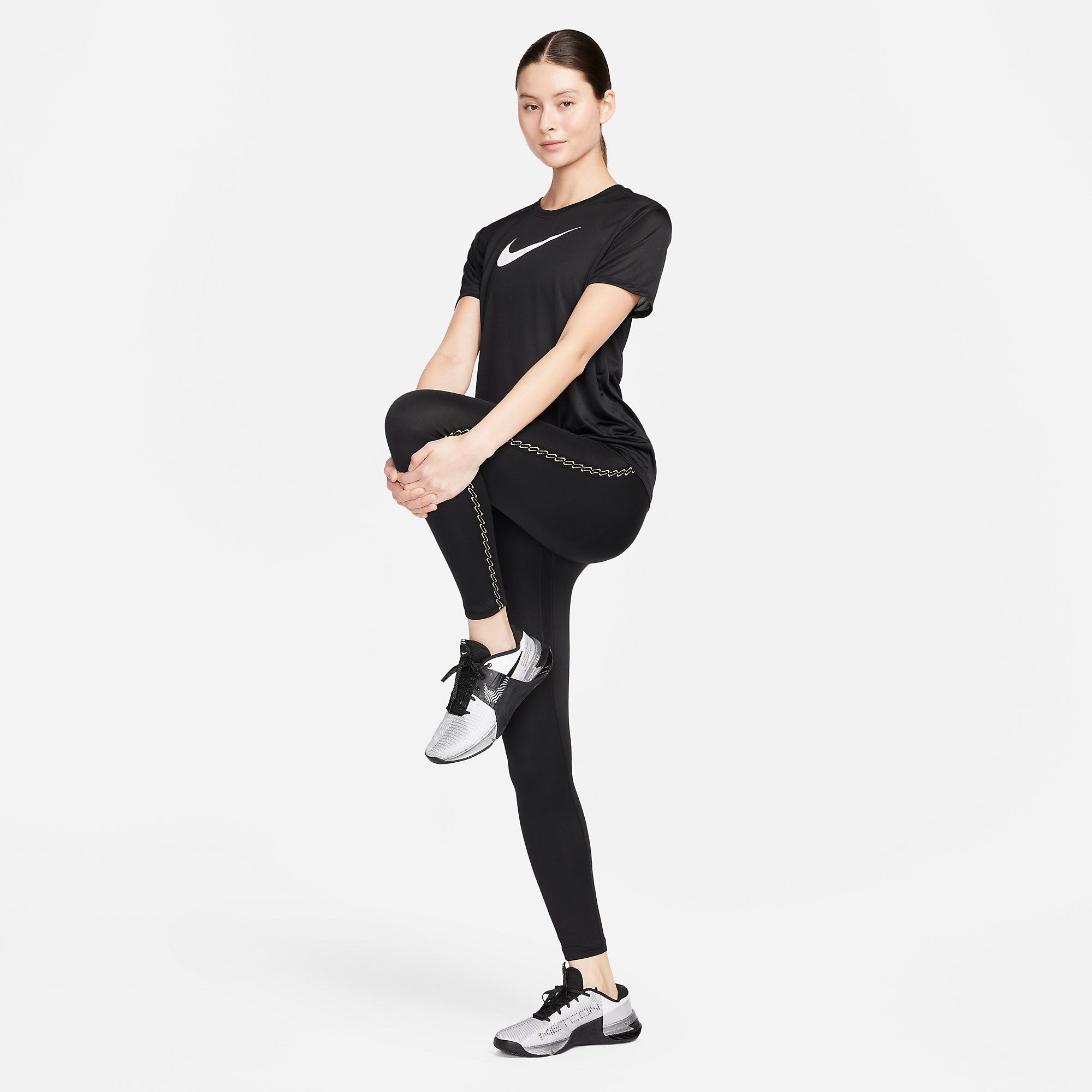 Nike Dri-FIT Swoosh Training T-Shirt - Black