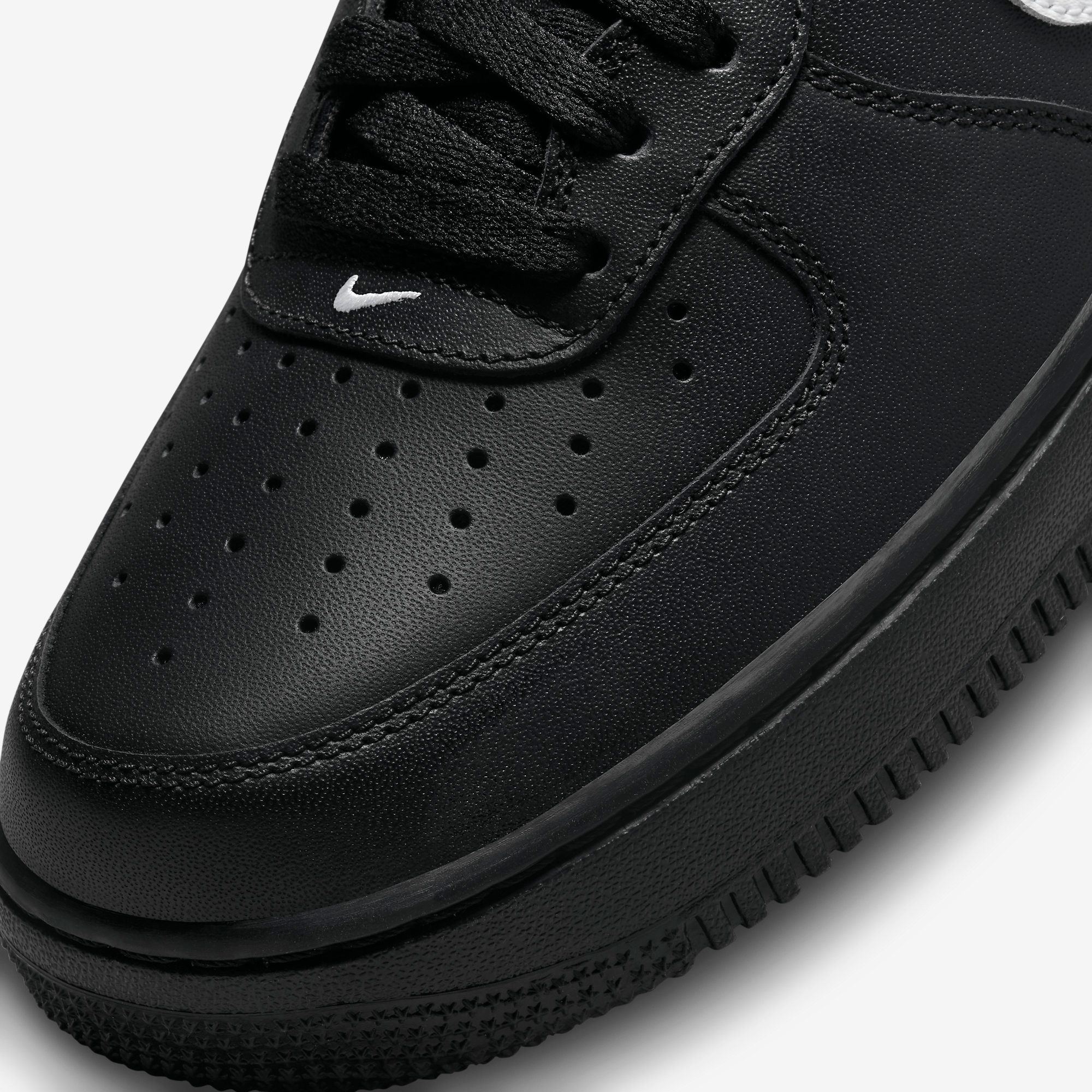  Nike Air Force 1 '07 - Black / White 