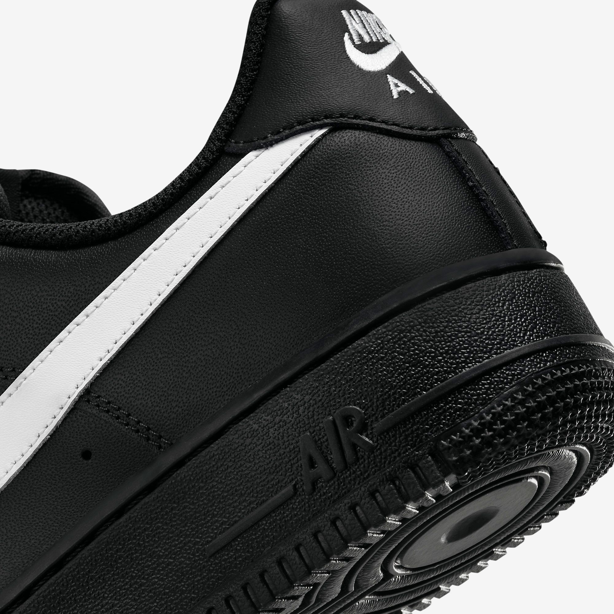  Nike Air Force 1 '07 - Black / White 