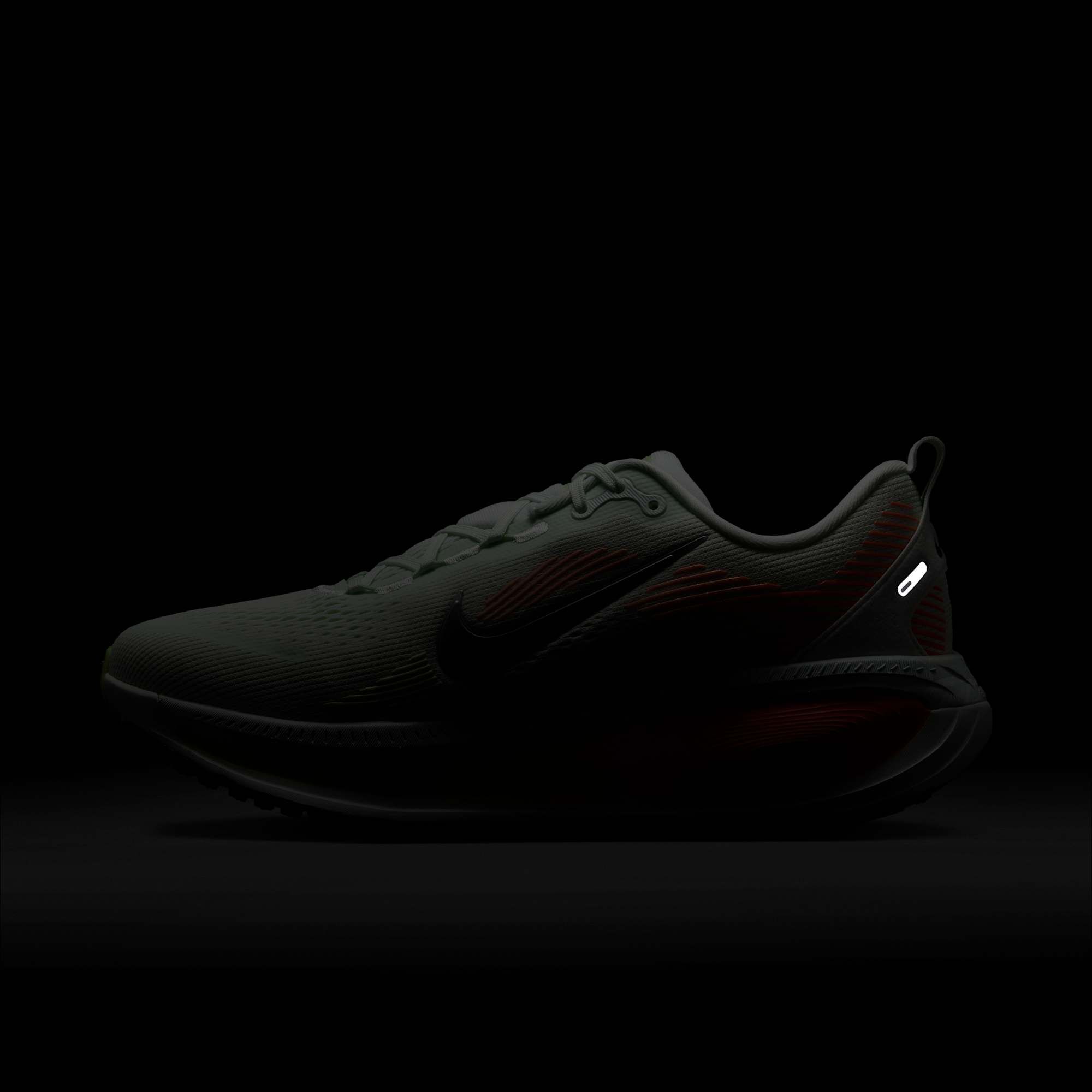 Nike Vomero 18 - Barely Green / Hyper Crimson