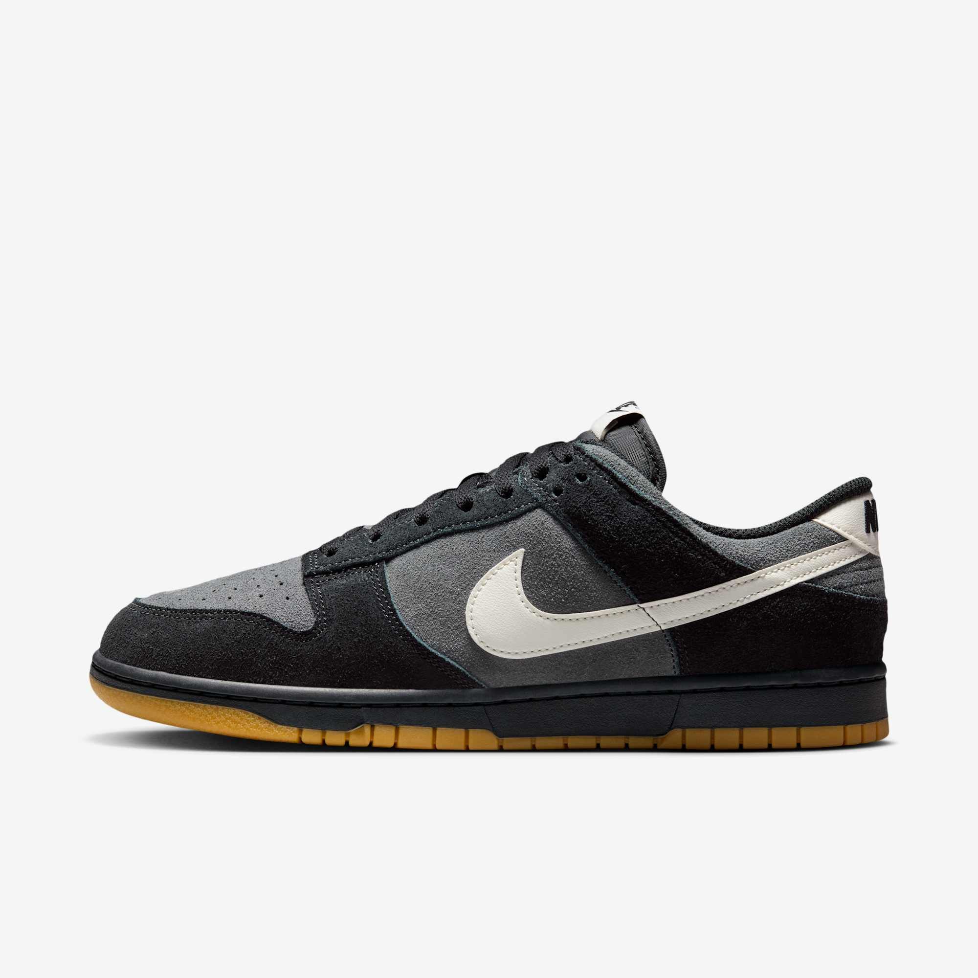 Nike Dunk Low - Black / Gum