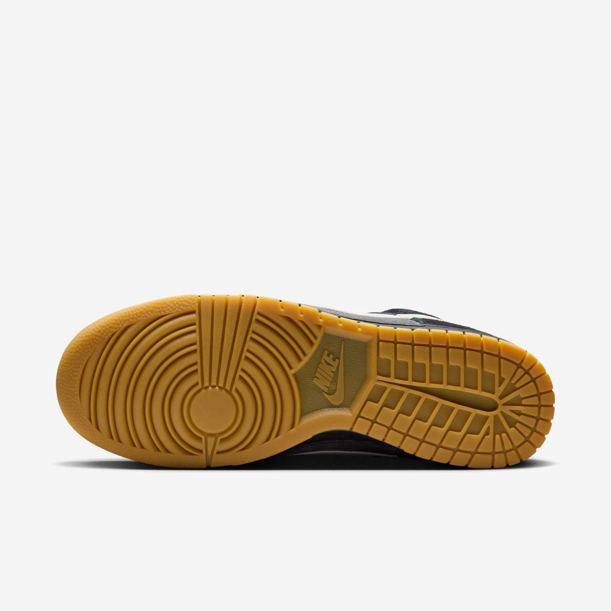 Nike Dunk Low - Black / Gum