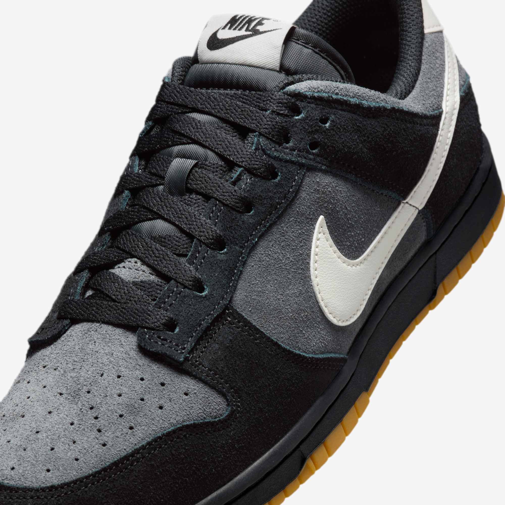 Nike Dunk Low - Black / Gum