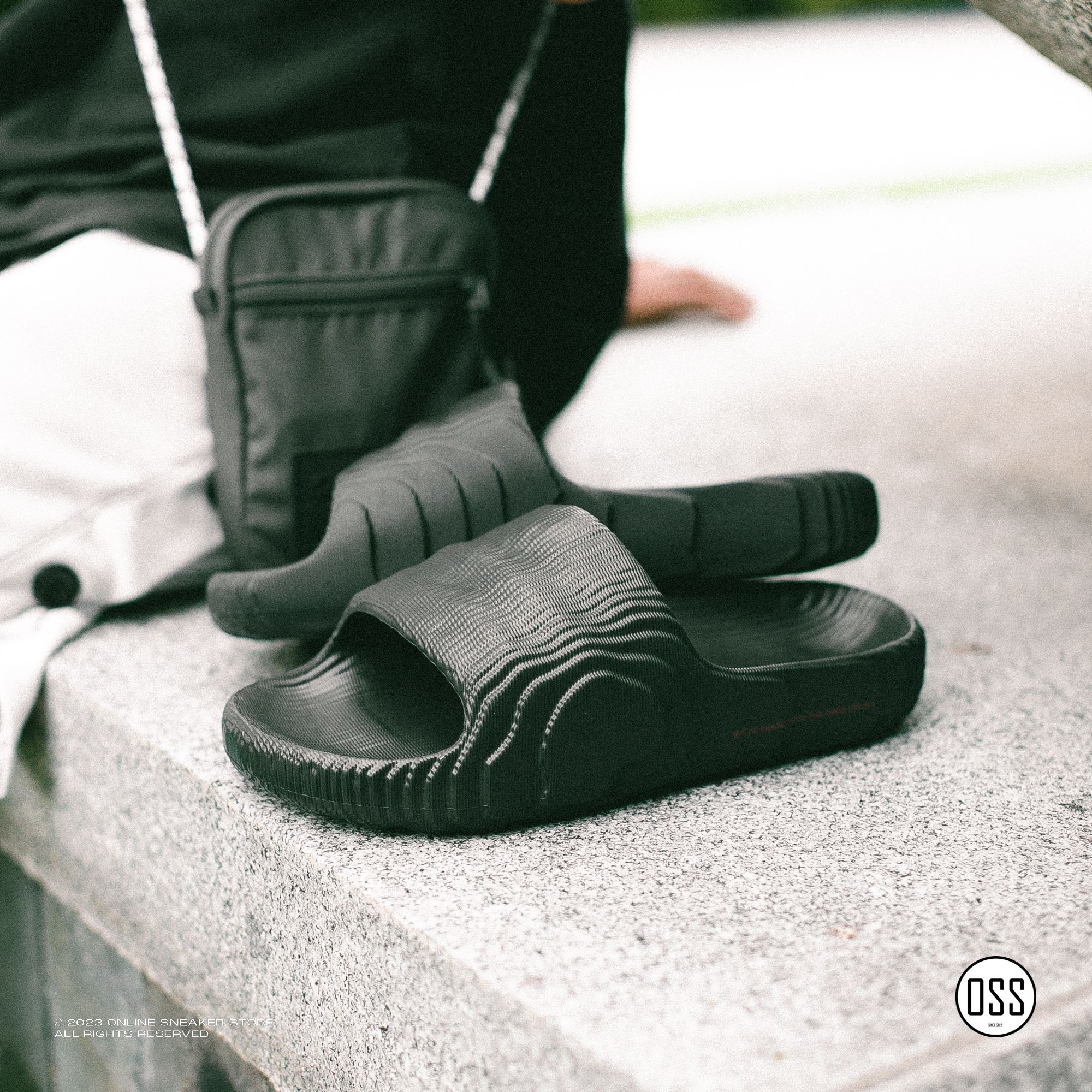adidas Adilette 22 Slides - Core Black / Better Scarlet