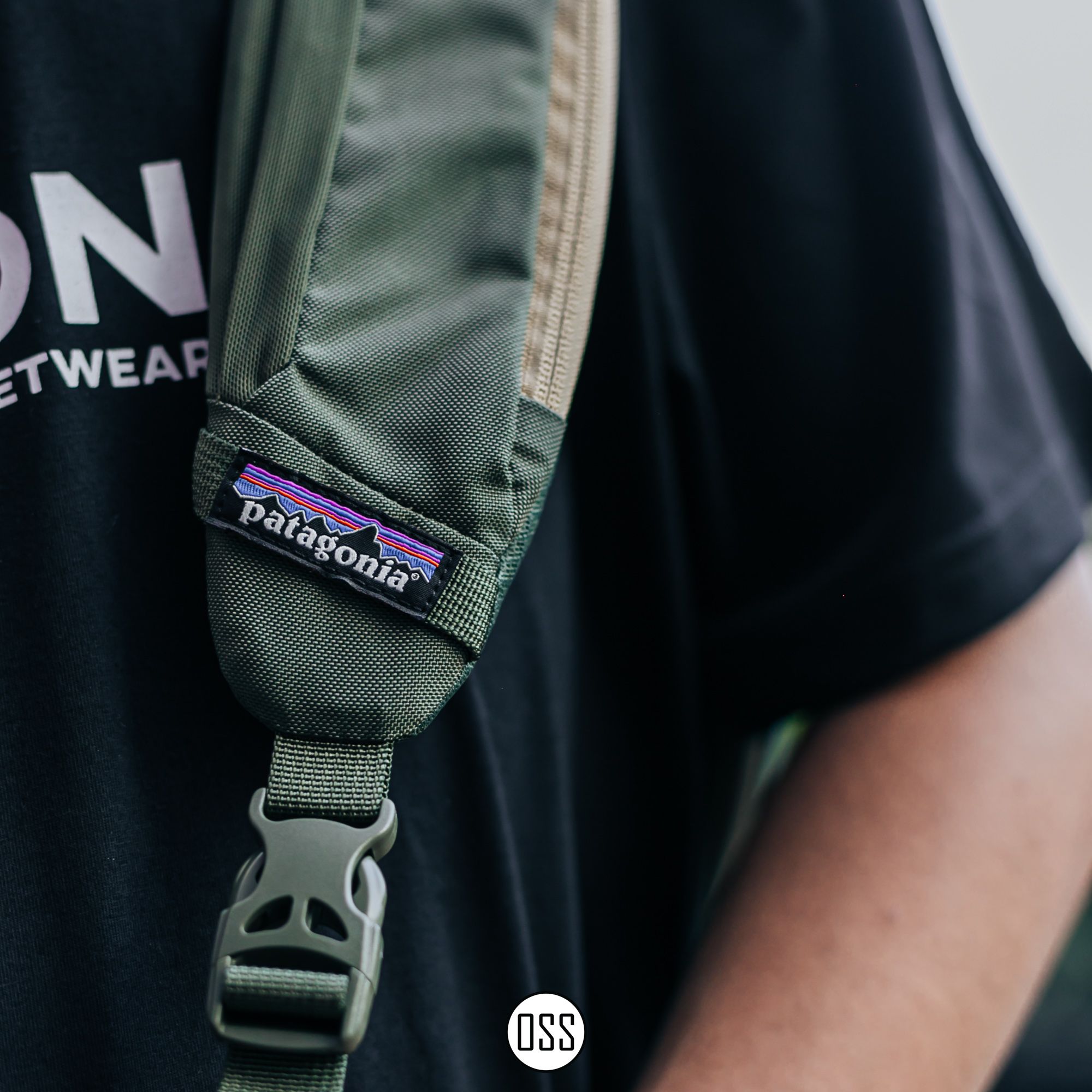 Patagonia Atom Sling 8L 'Fatigue Green'