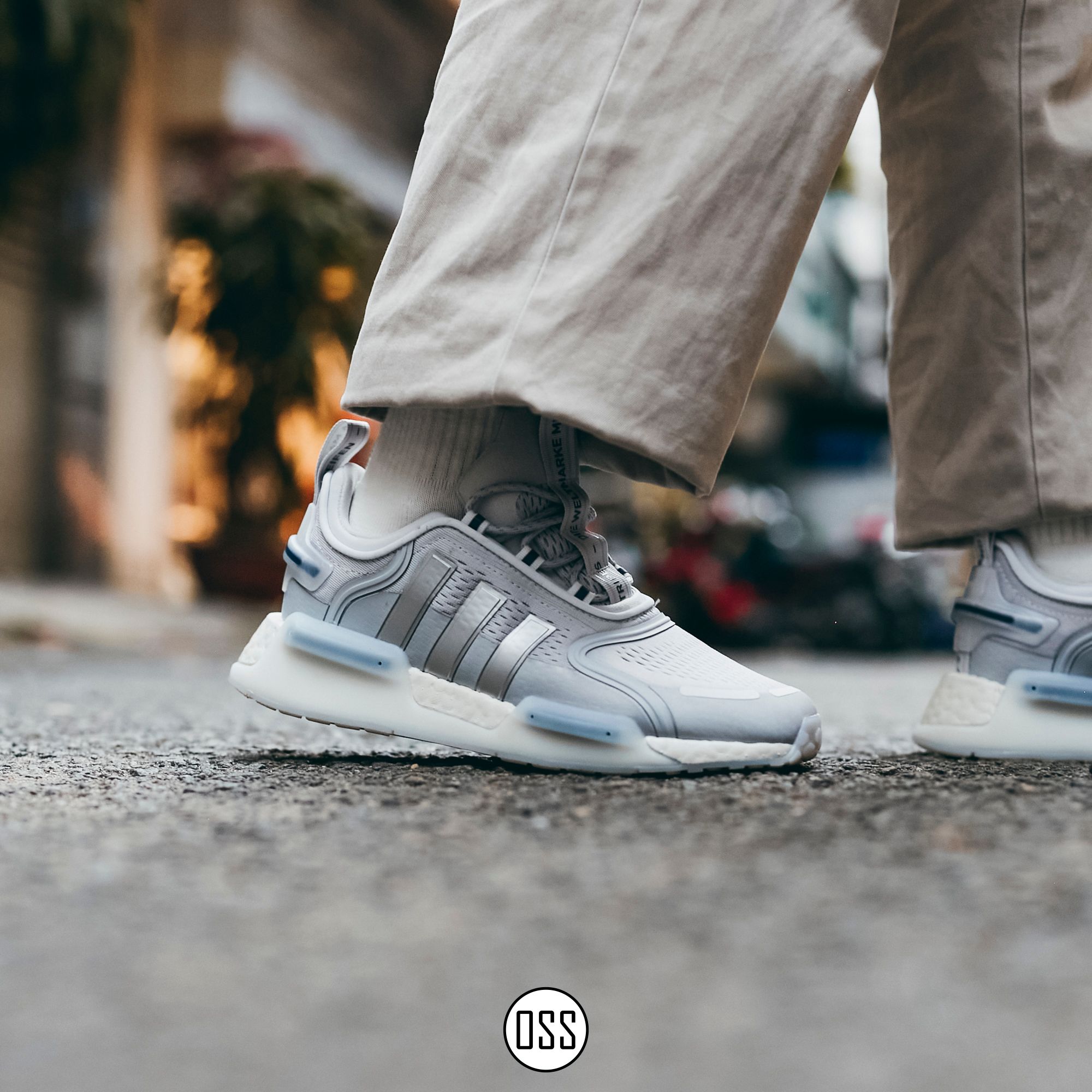  adidas NMD V3 - Light Solid Grey / Silver Metallic 