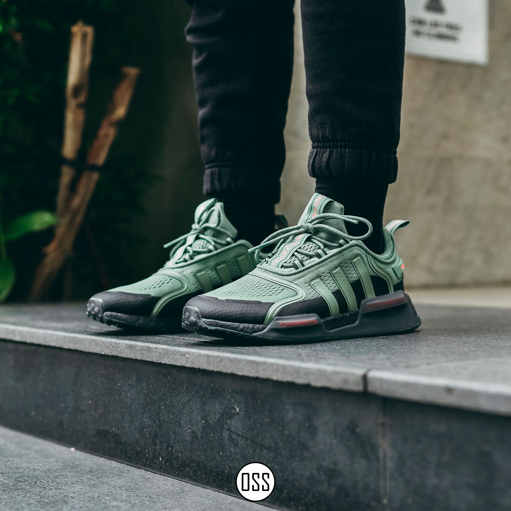 adidas NMD V3 - Silver Green / Carbon