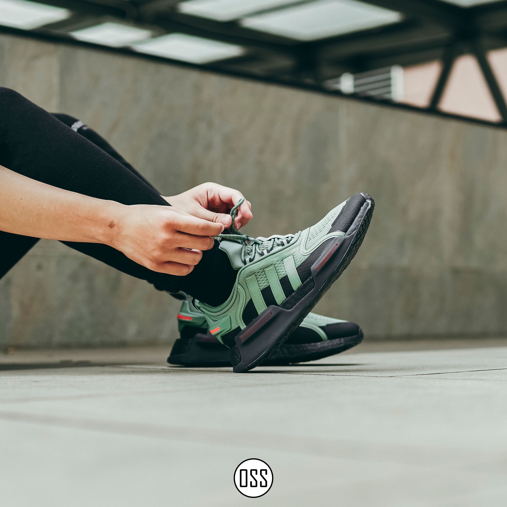 adidas NMD V3 - Silver Green / Carbon