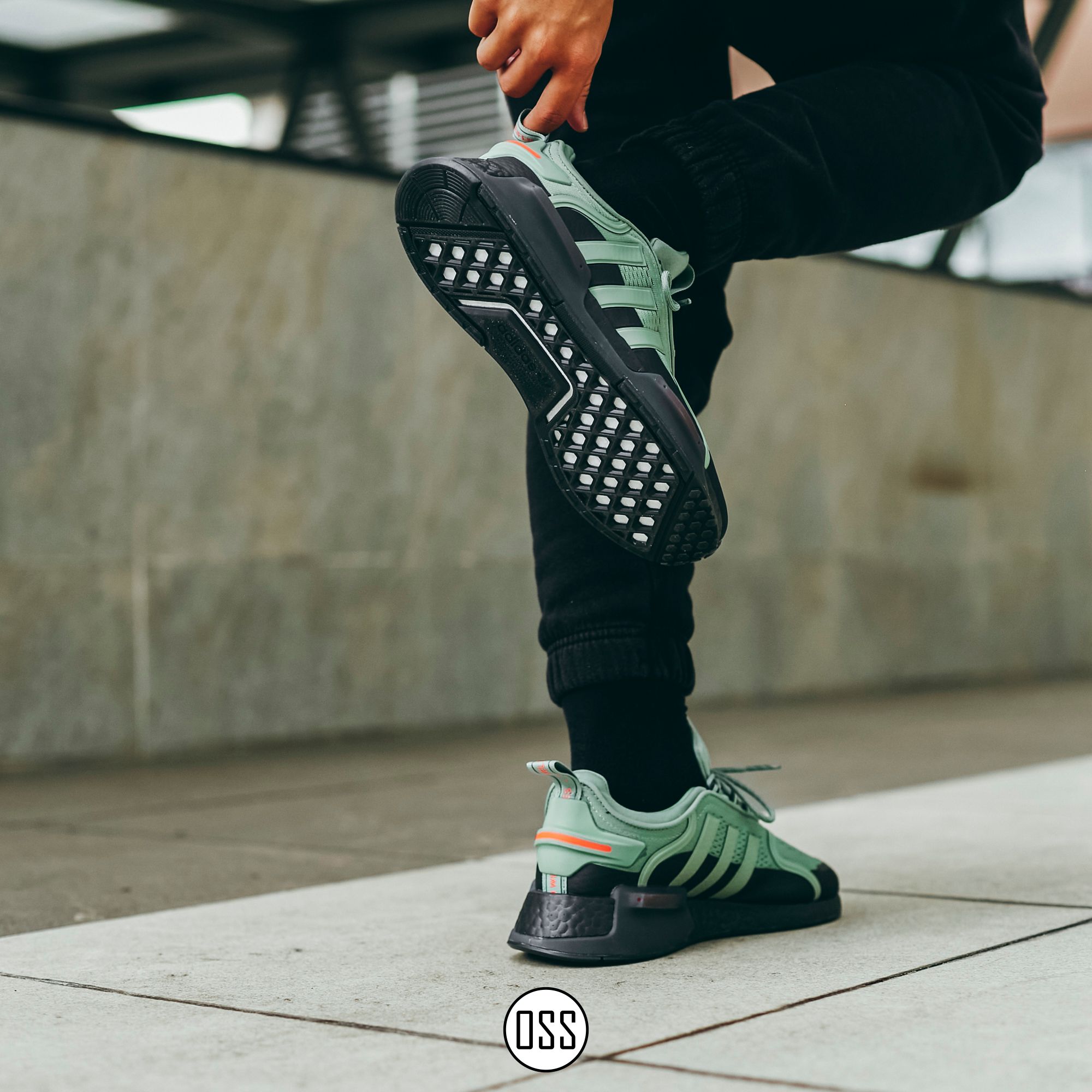 adidas NMD V3 - Silver Green / Carbon
