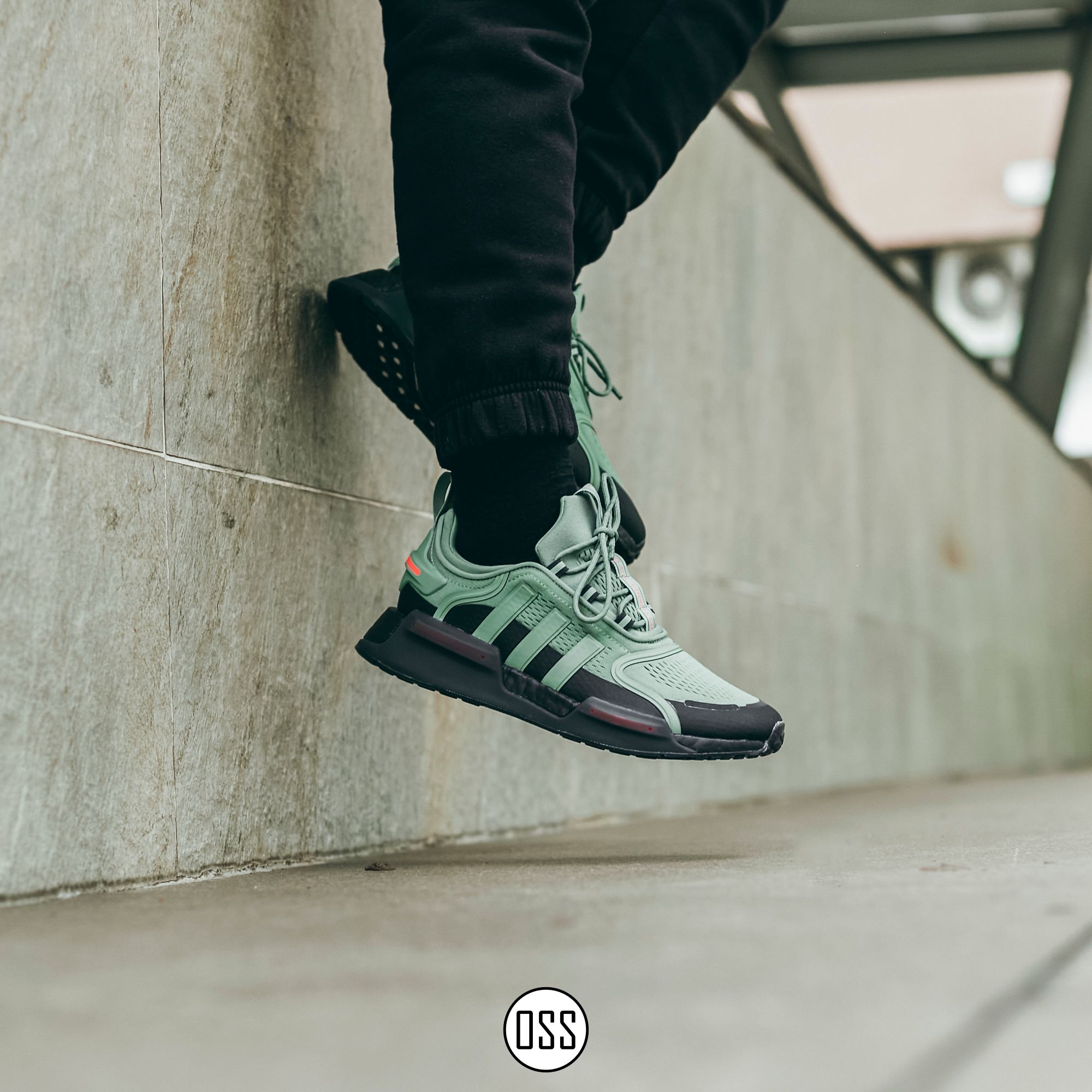 adidas NMD V3 - Silver Green / Carbon