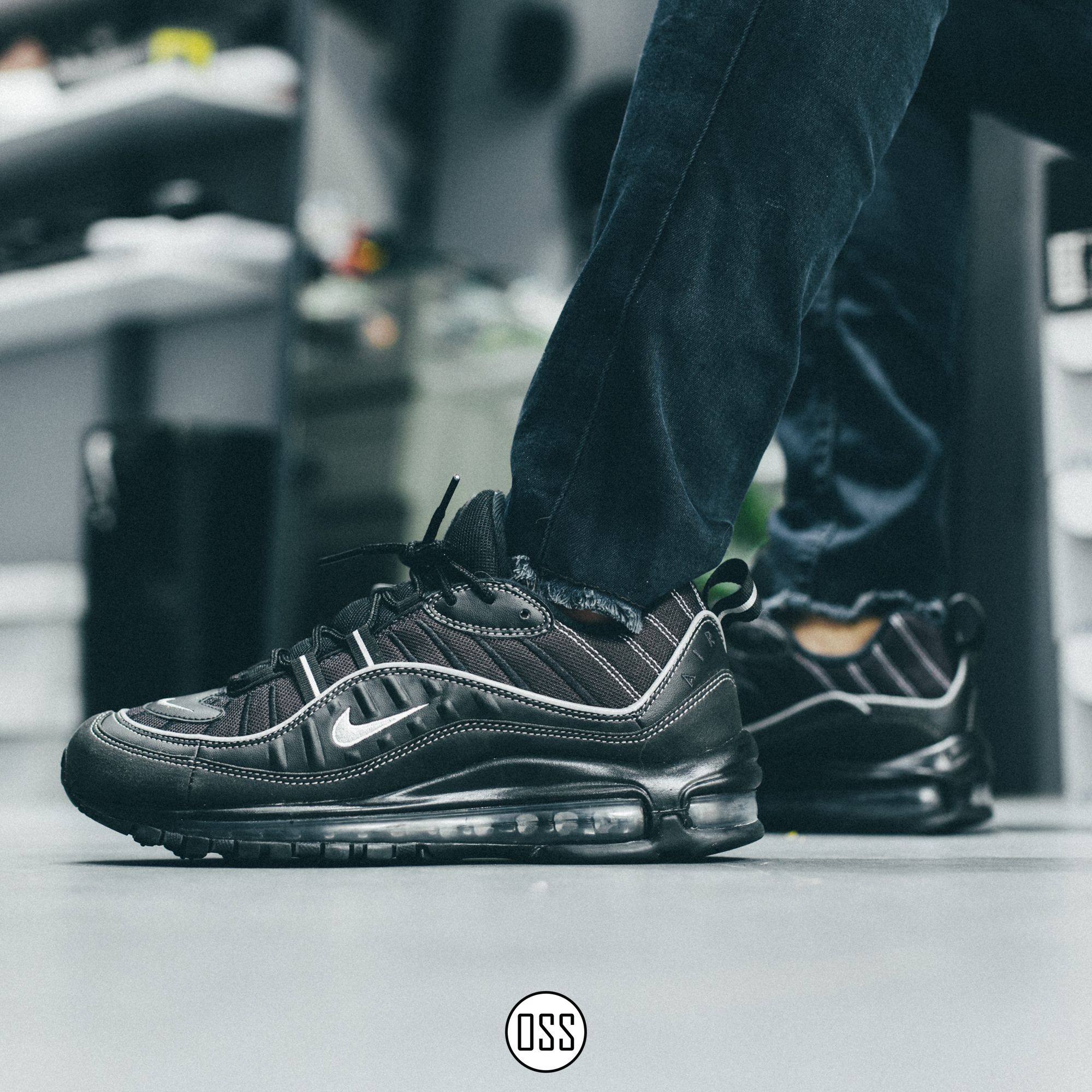 Nike Air Max 98 - Black/Metallic Silver