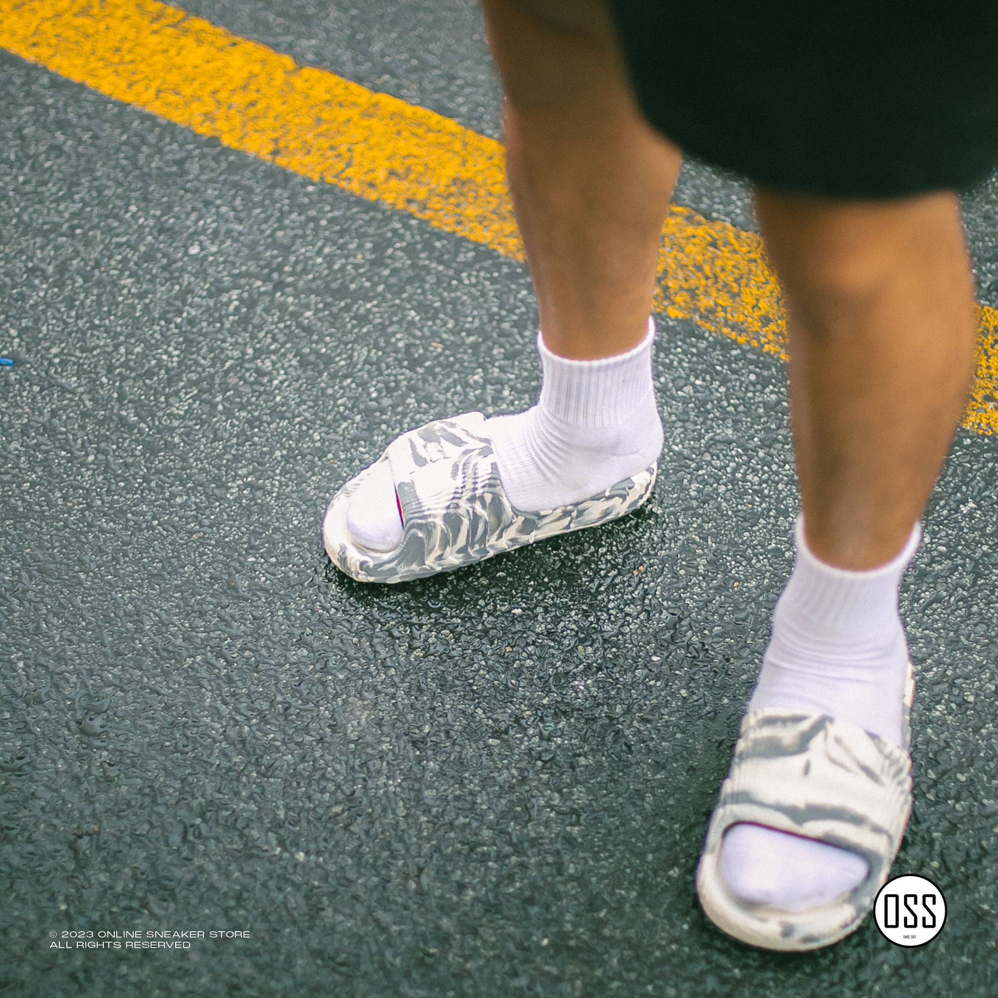 adidas Adilette 22 Slides - Wonder White / Grey Three