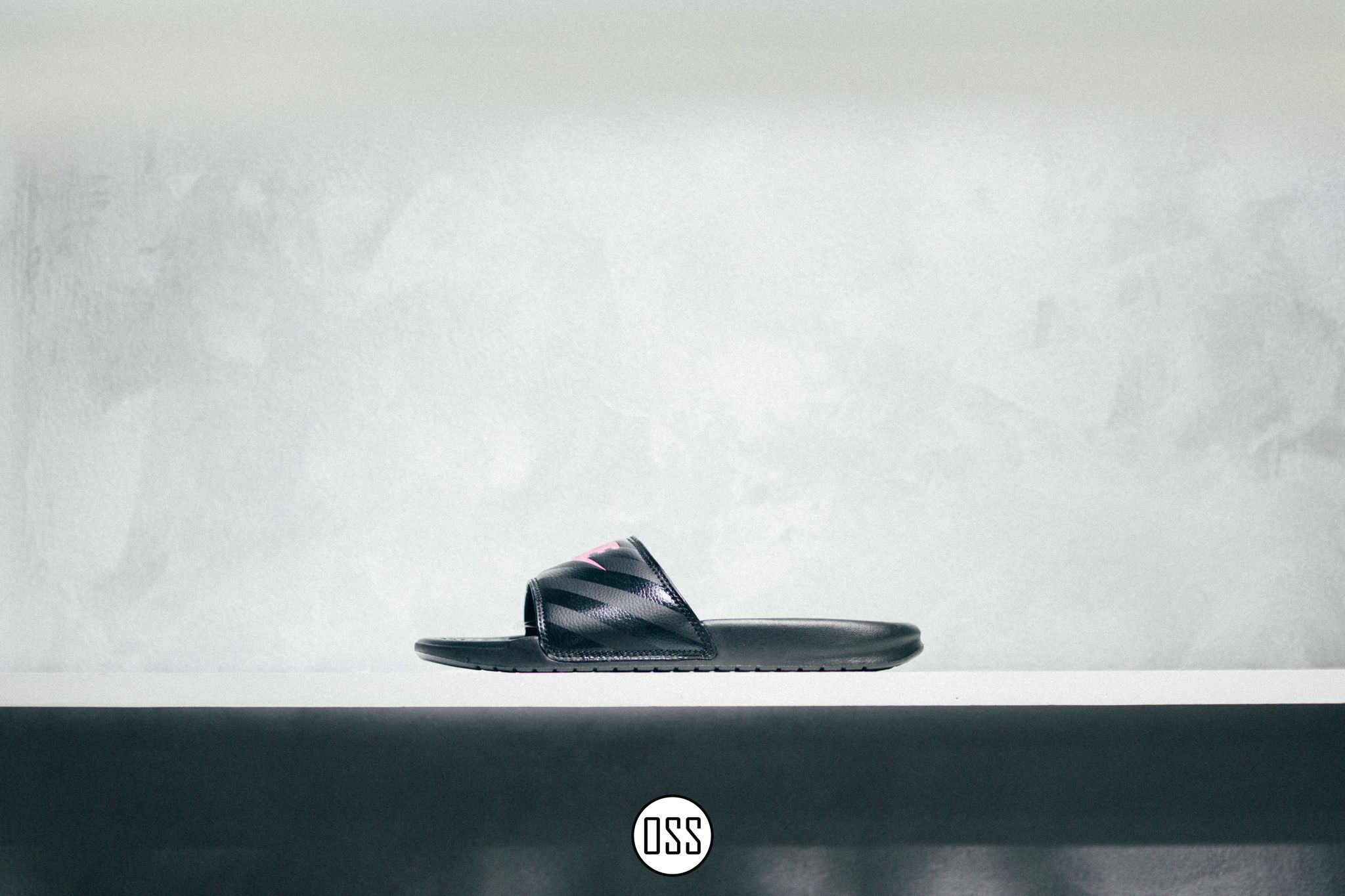 Nike Benassi JDI 'Black/Pink'