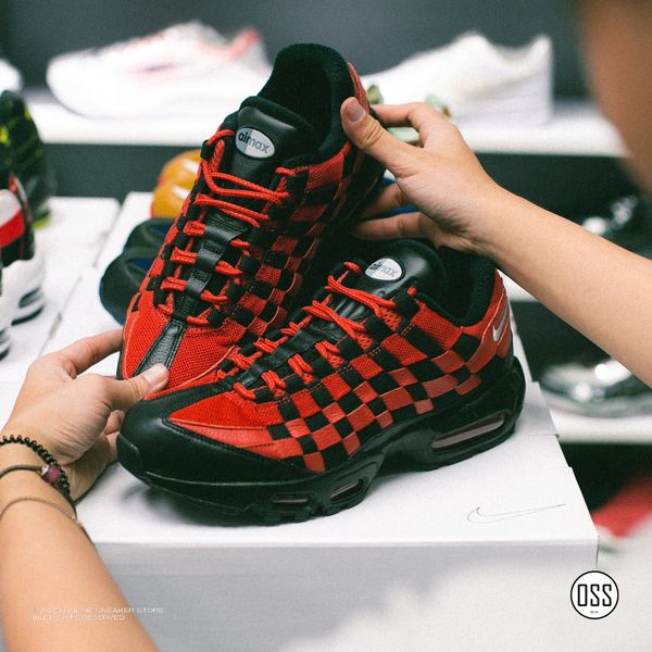  Nike Air Max 95 Unlocked On You - Siren Red / Black 