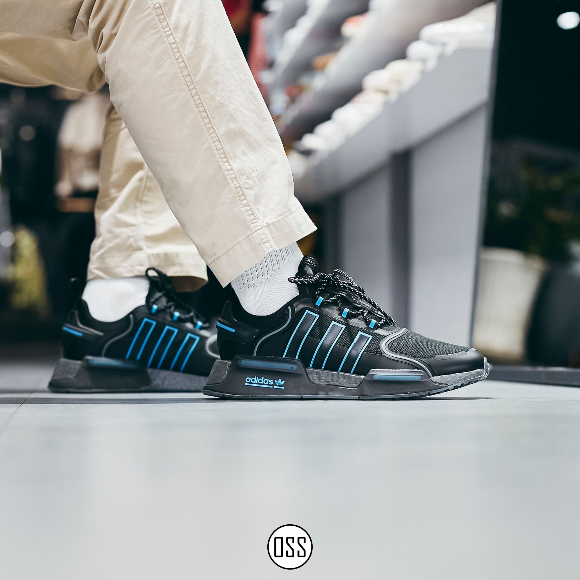  adidas NMD V3 - Black / Pulse Blue 