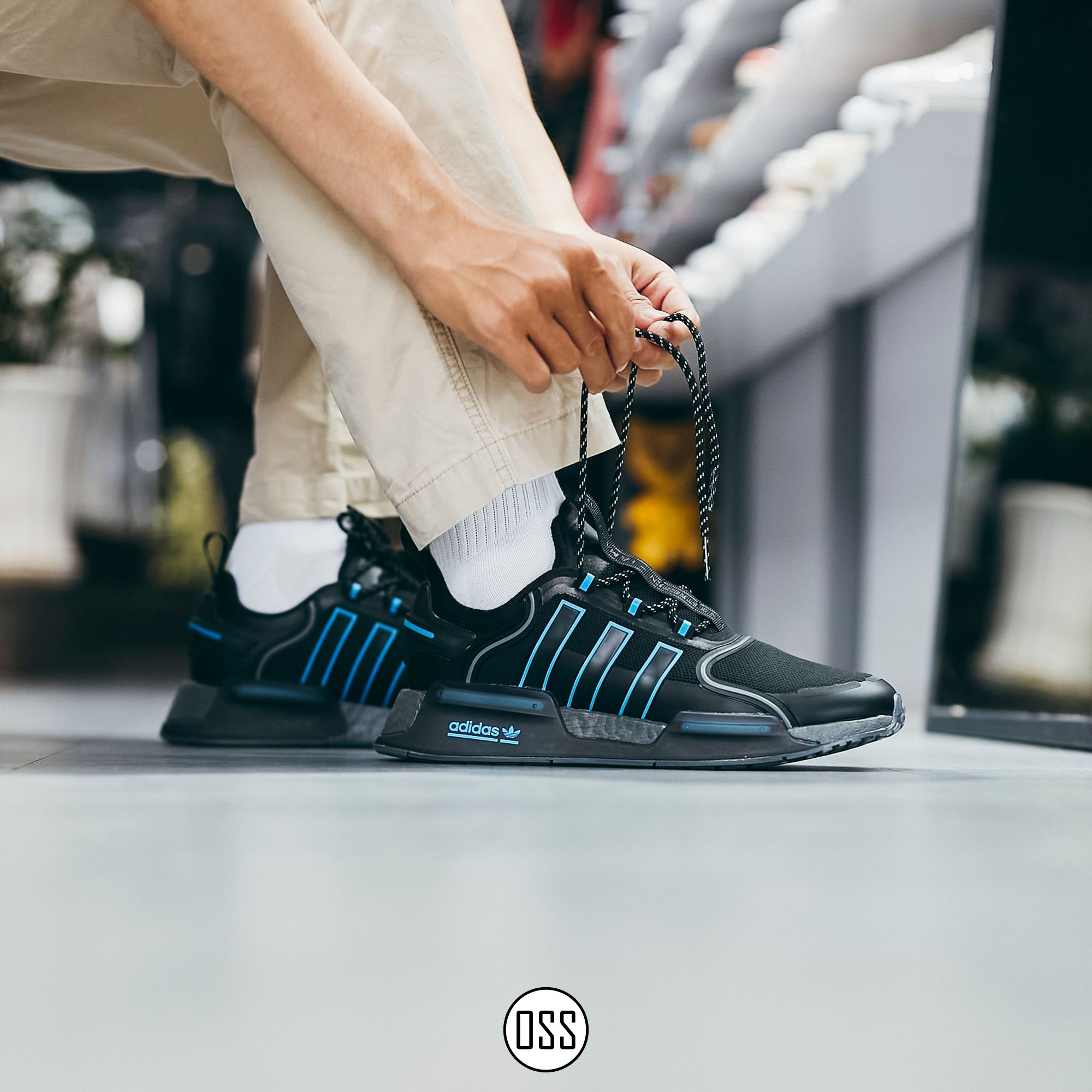  adidas NMD V3 - Black / Pulse Blue 