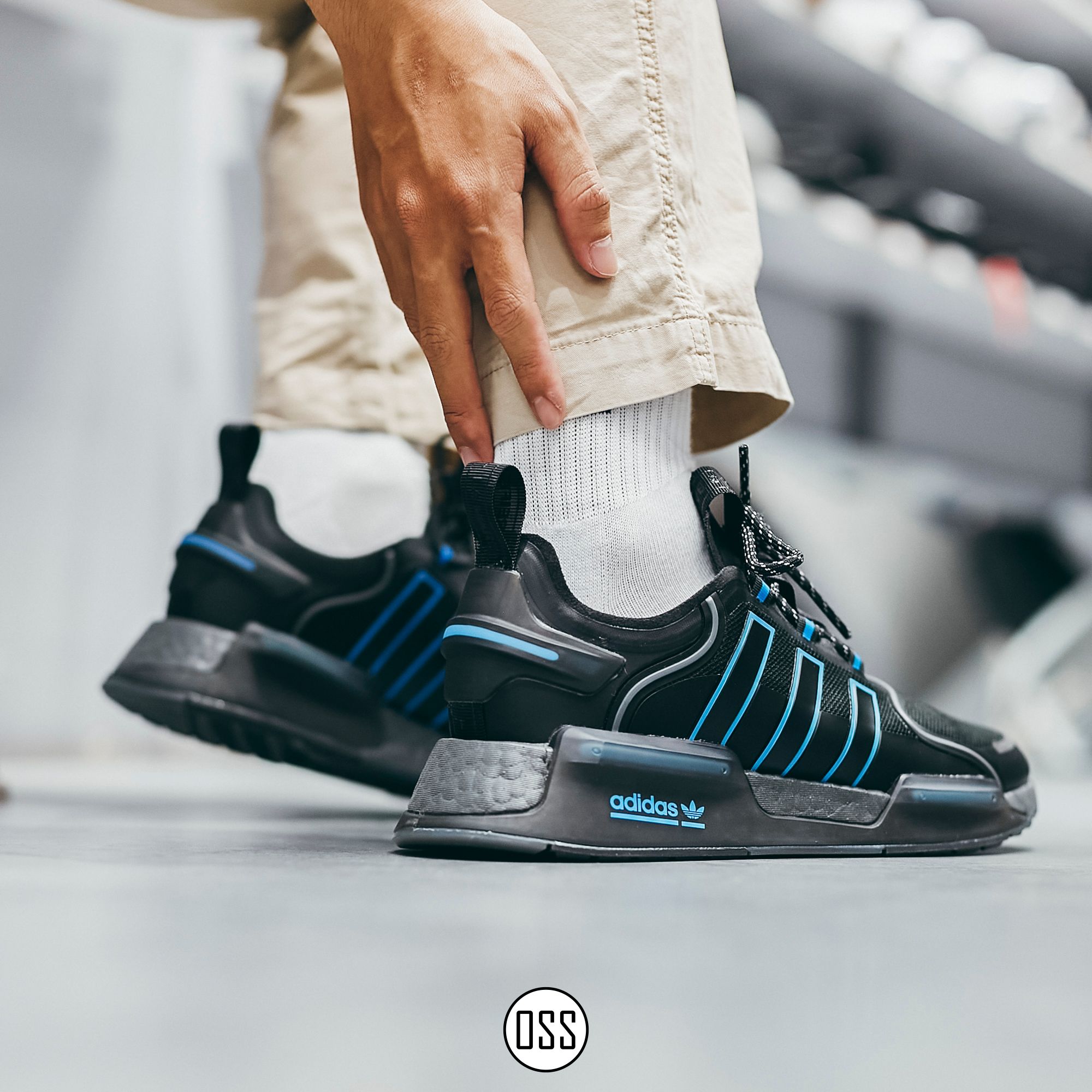  adidas NMD V3 - Black / Pulse Blue 