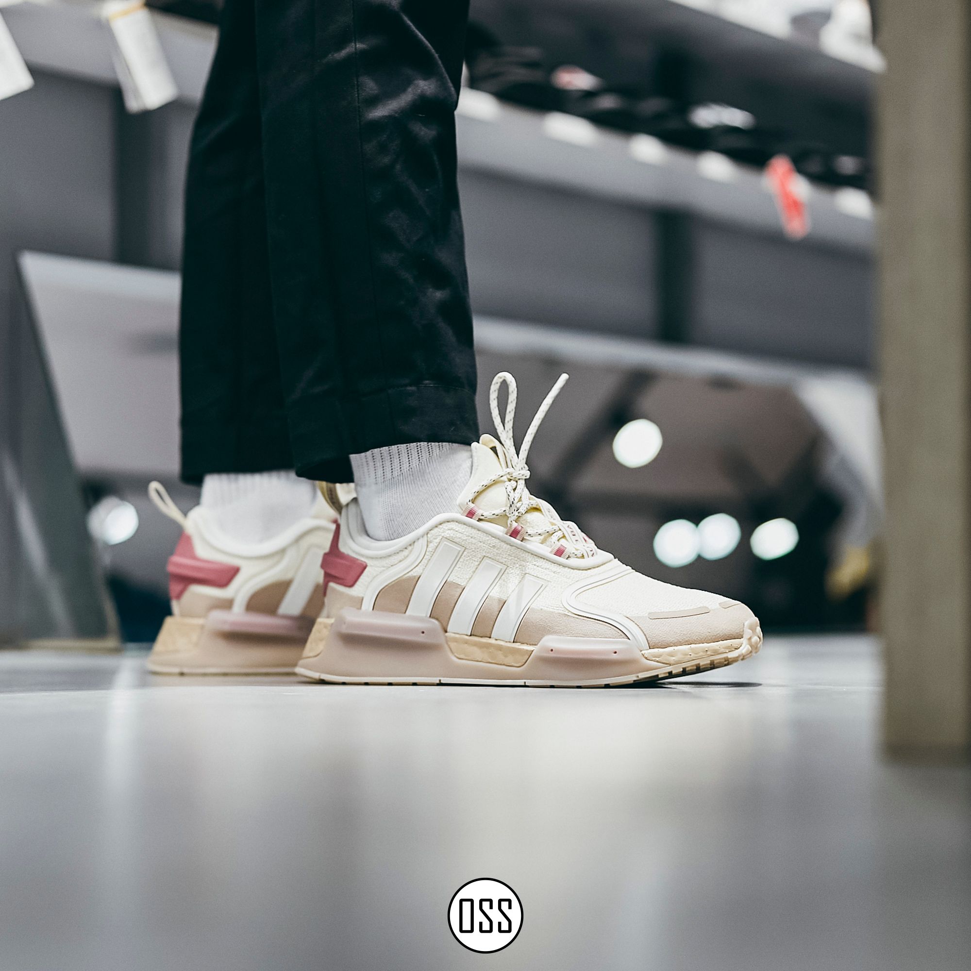  adidas NMD V3 - Off White / Wonder Taupe 