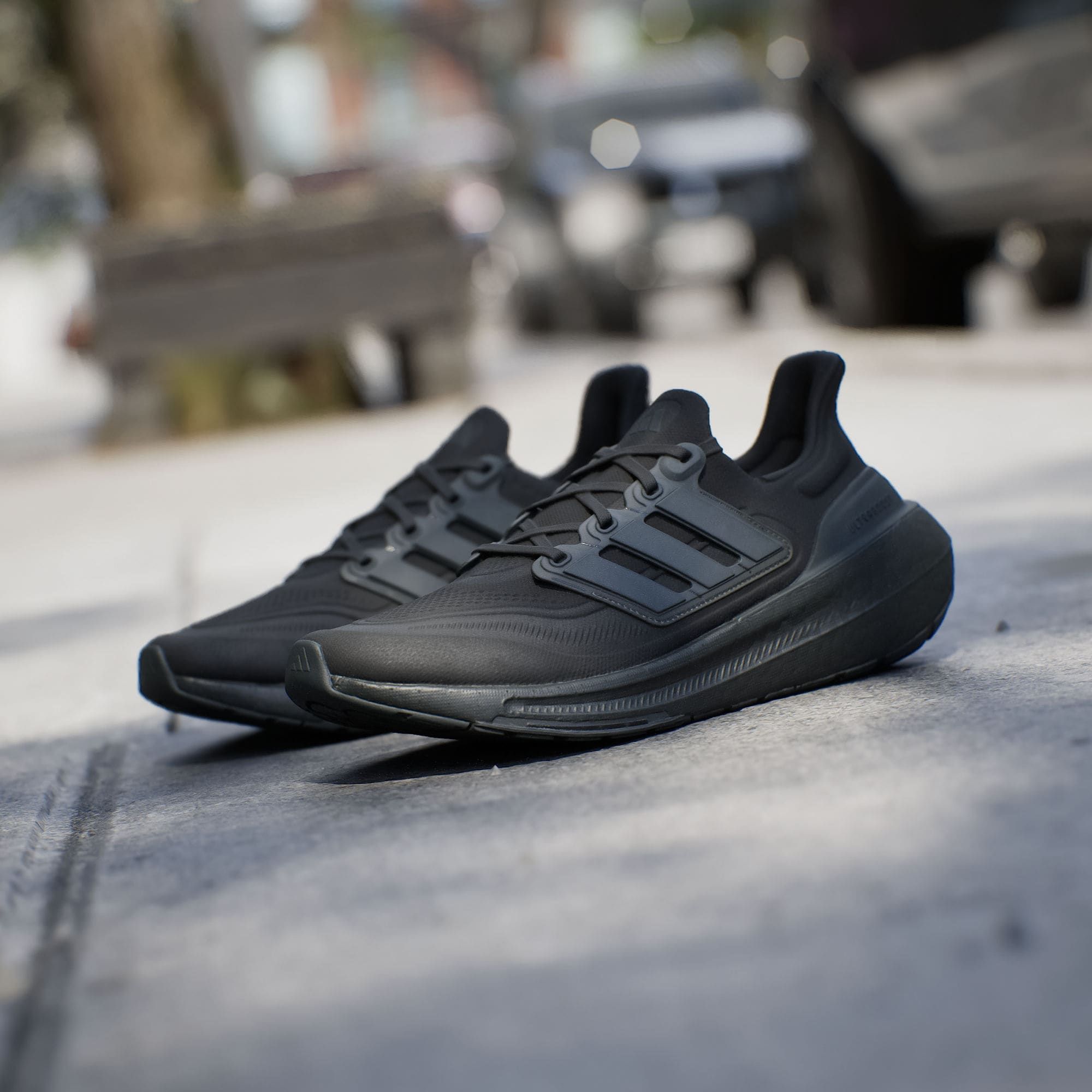  adidas UltraBOOST Light - Black / Black 