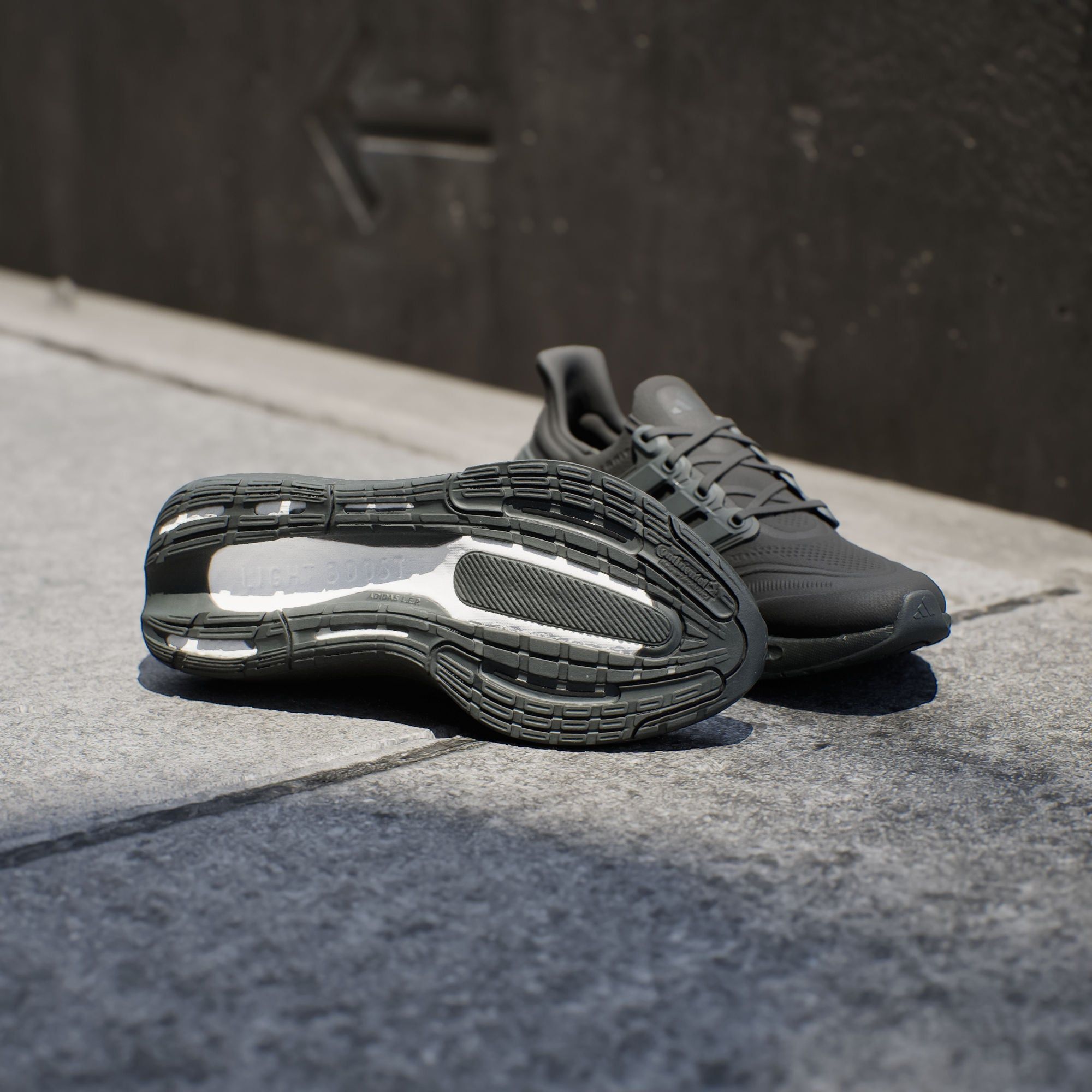 adidas UltraBOOST Light - Black / Black