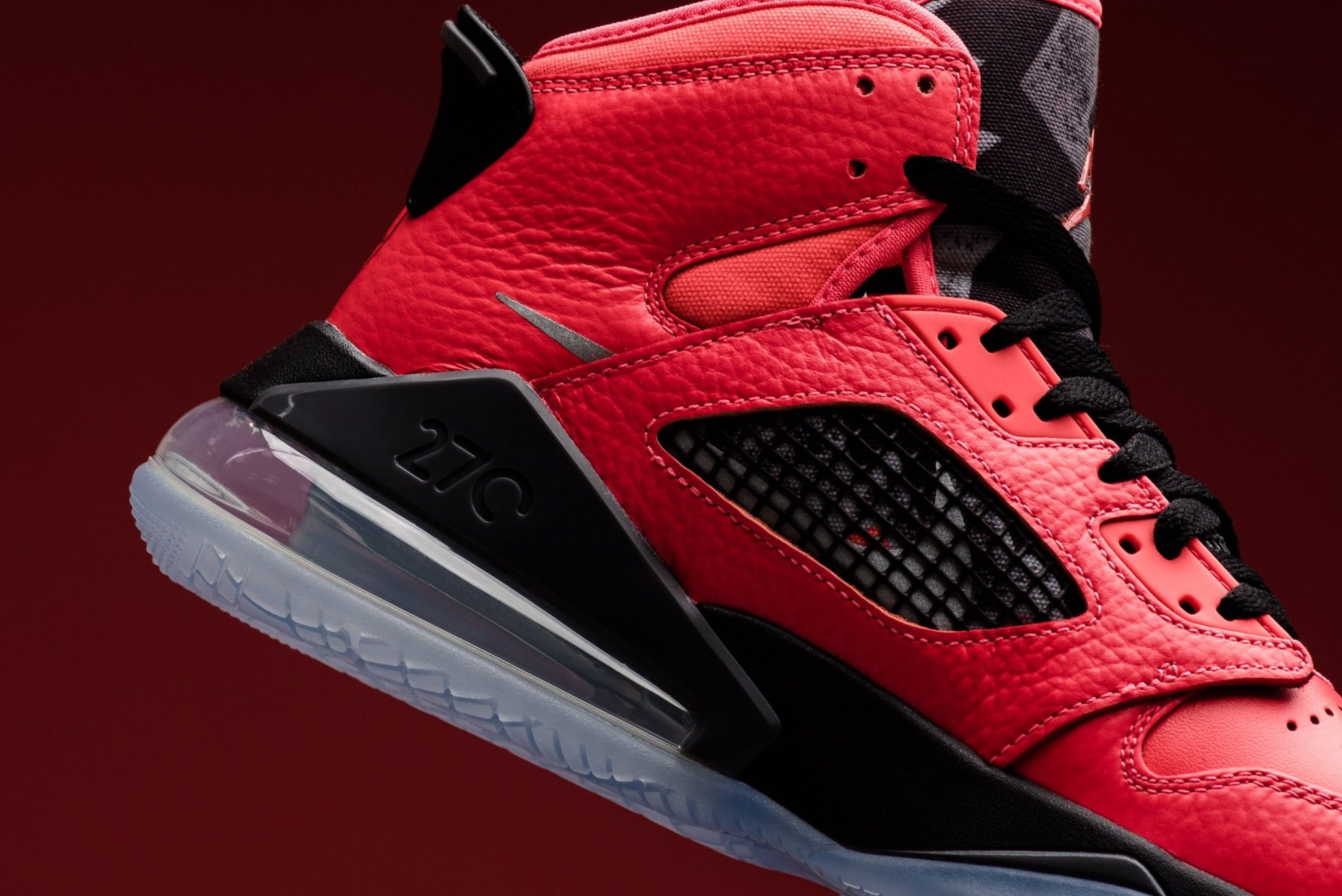 Paris Saint-Germain x Jordan Mars 270
