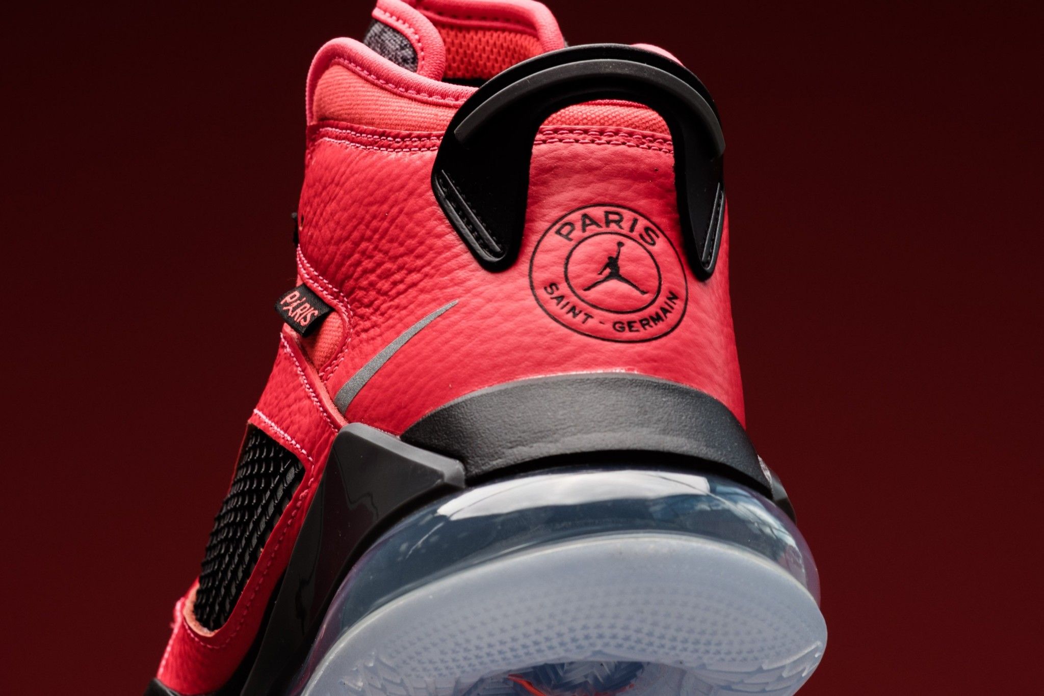 Paris Saint-Germain x Jordan Mars 270