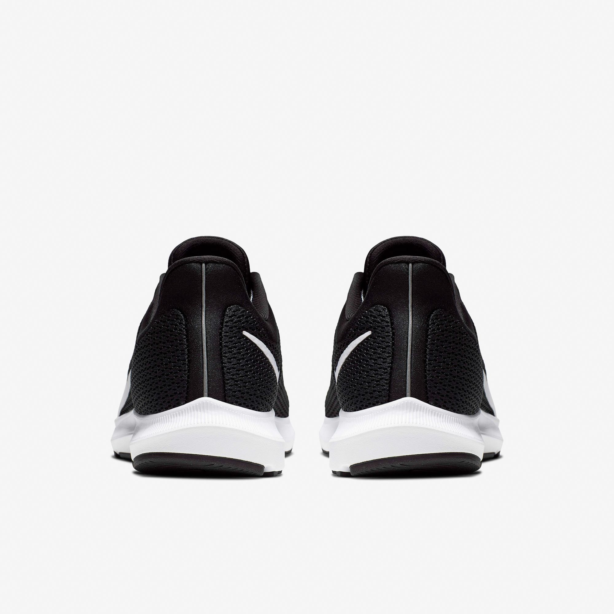 Nike Quest 2 - Black/White