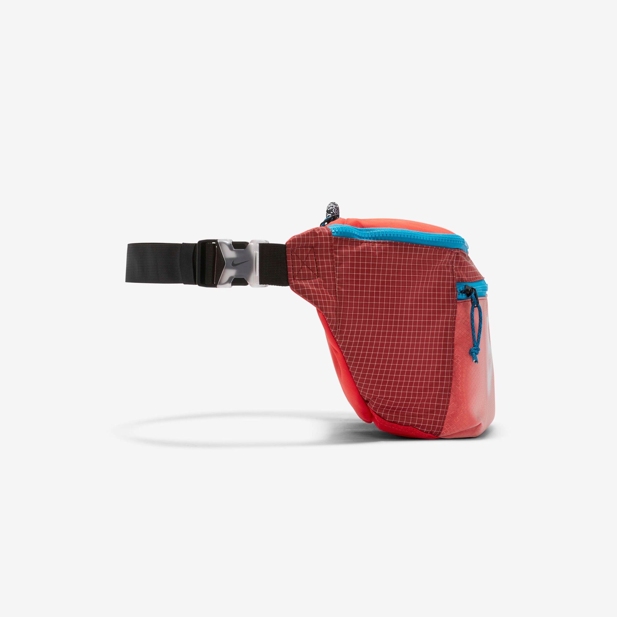 Nike Tech Hip Back - Chile Red