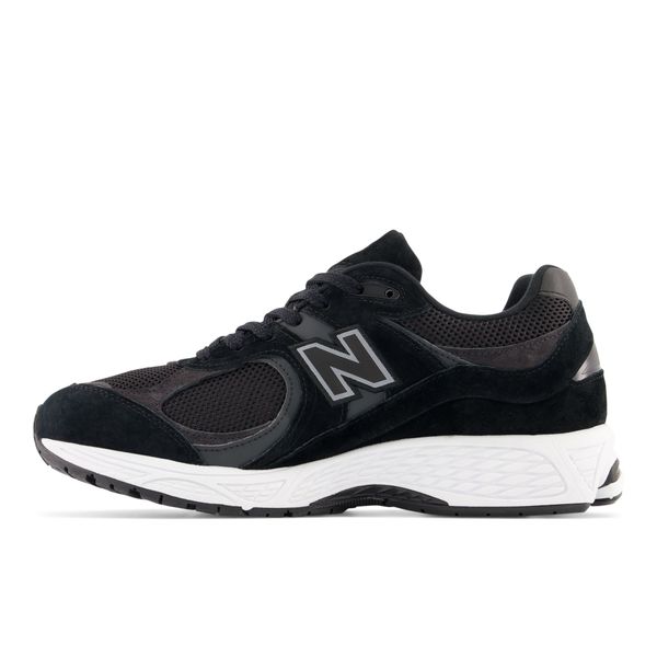  New Balance 2002R - Black / White 