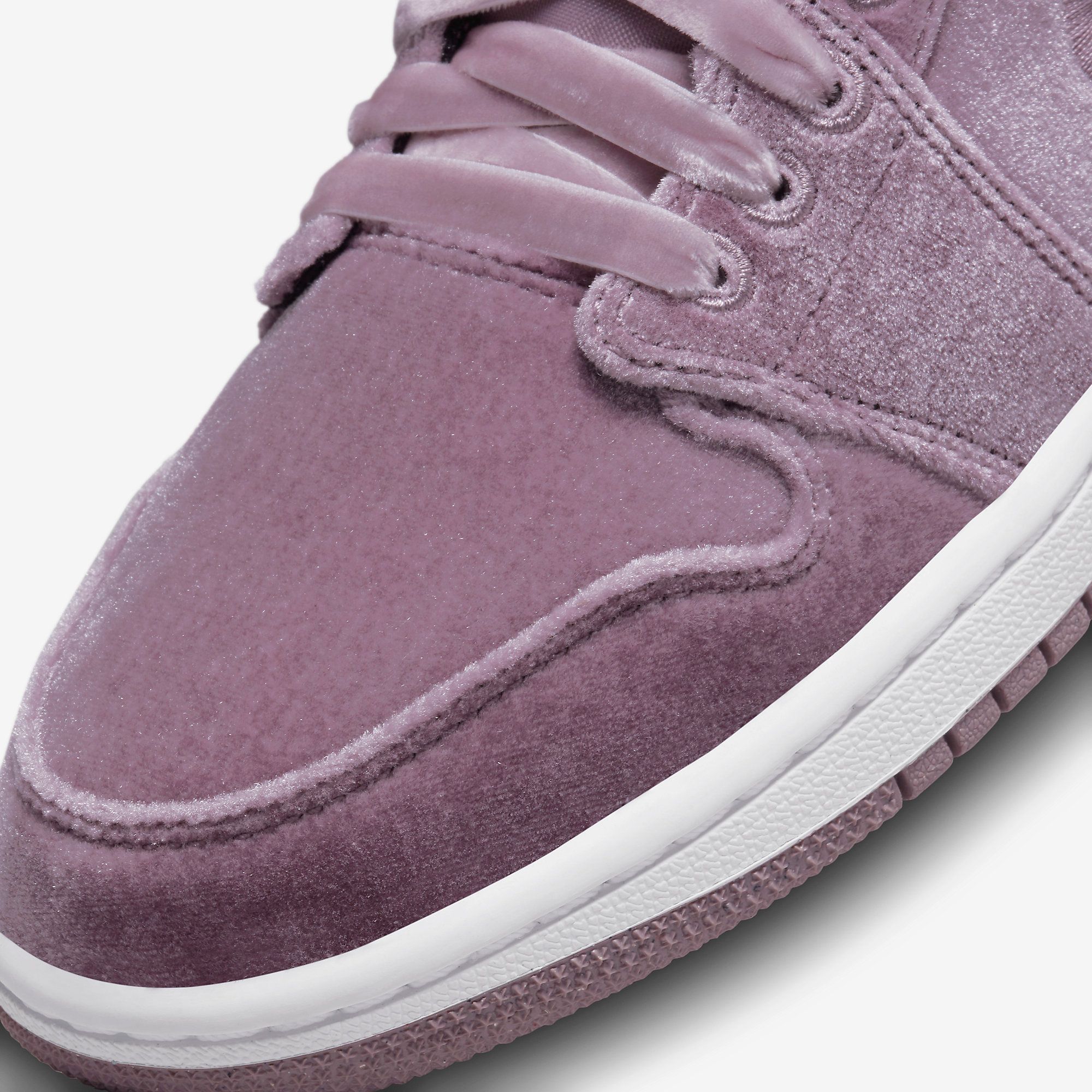 Air Jordan 1 Mid SE - Purple Velvet