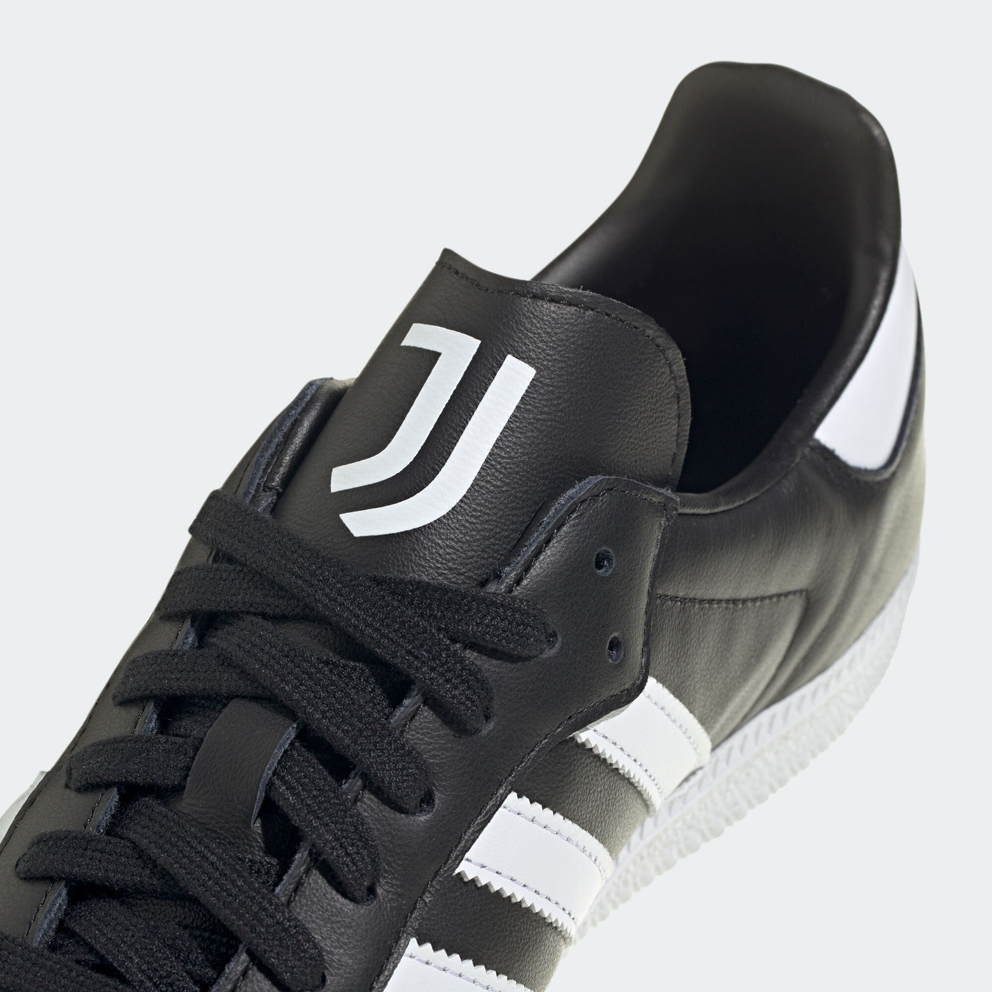  Juventus F.C x adidas Samba OG - Black 