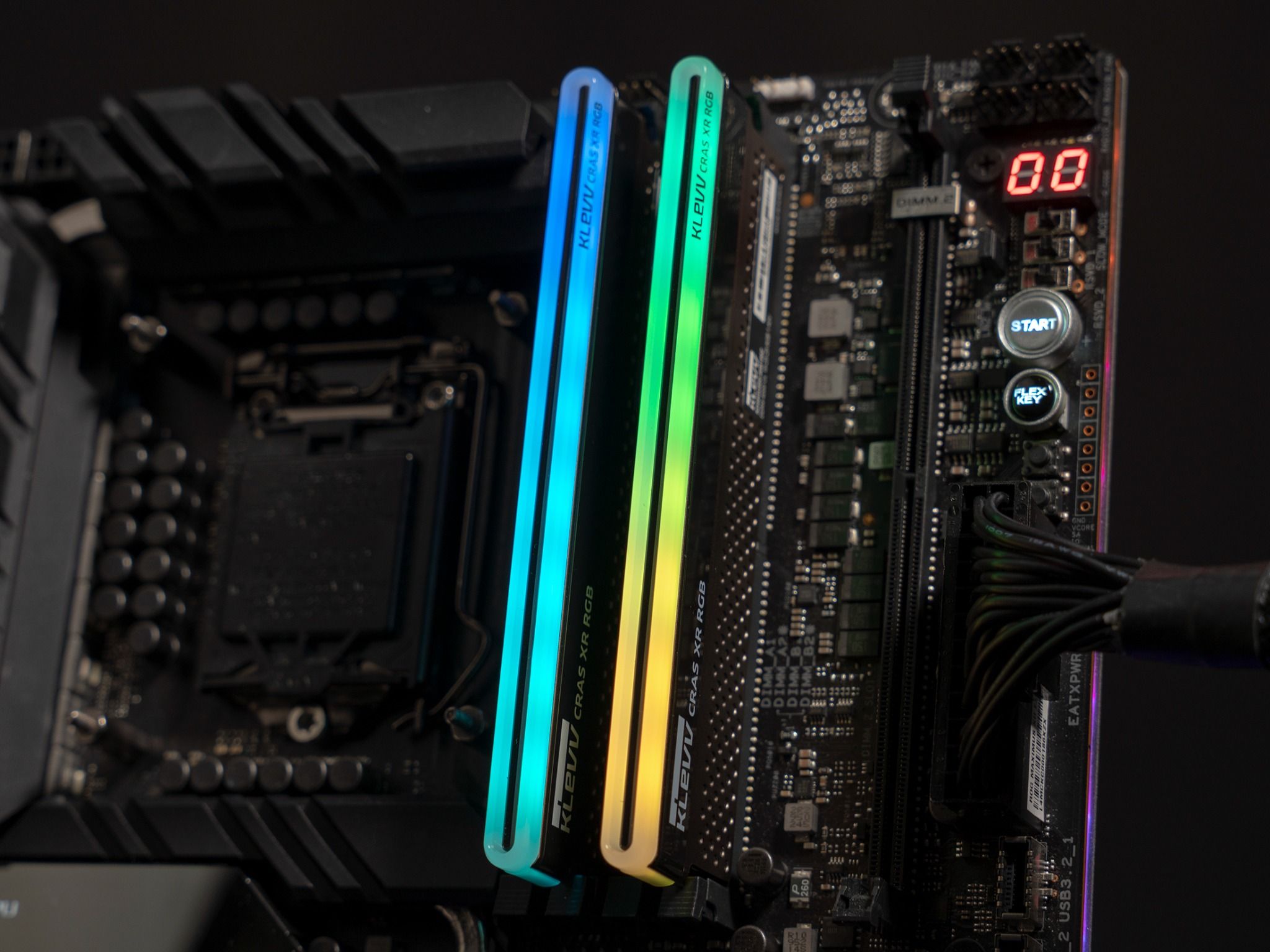 RAM KLEVV CRAS XR RGB - 16GB (2x8GB) 3600MHz DDR4 (KD48GU880-36A180Z)