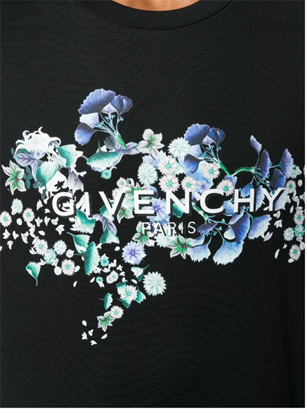 Phông Givenchy Đen Hoa Tím Ngang Bm70Vd3002