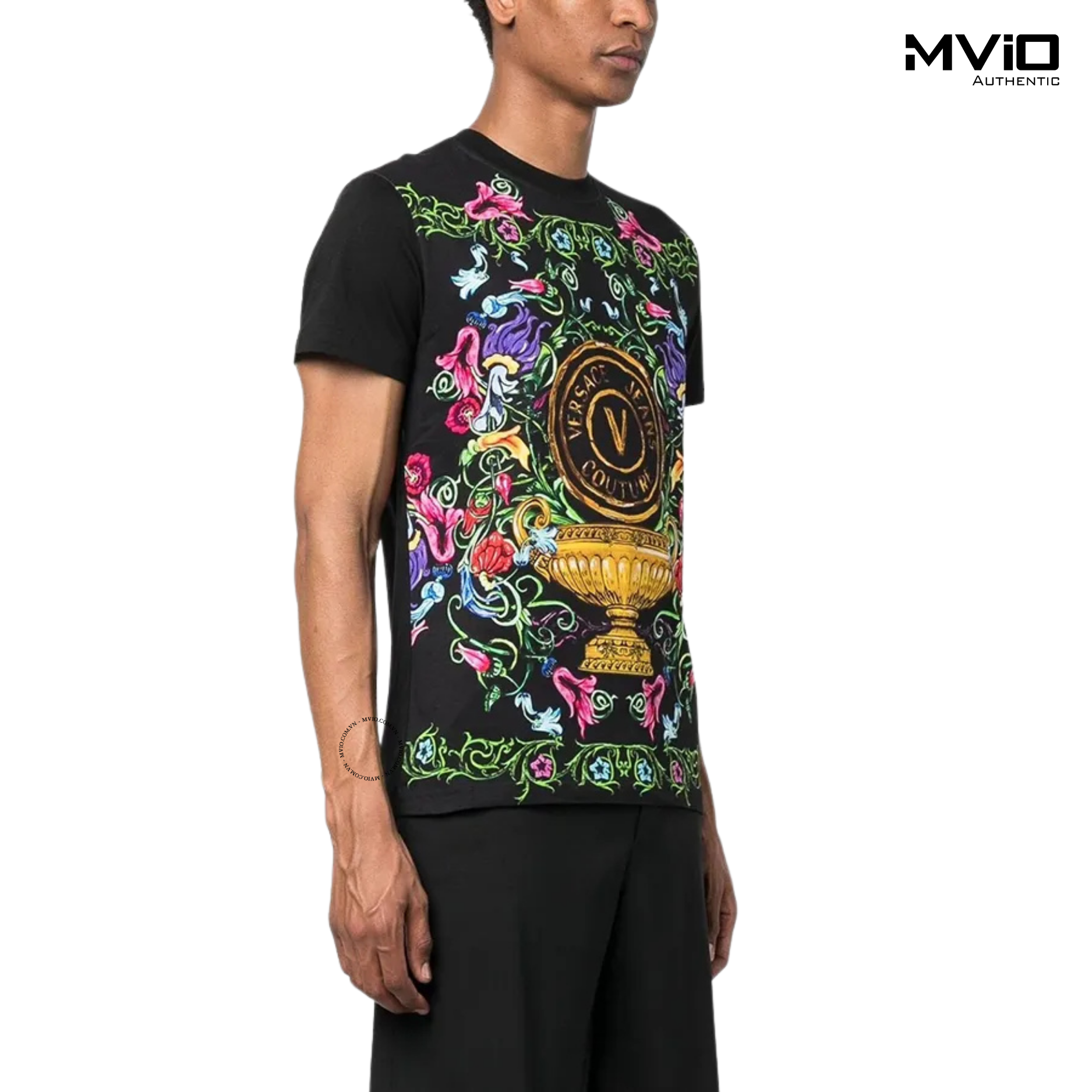 Phông Versace Đen Hoạ Tiết Màu To 74GAH6JS174