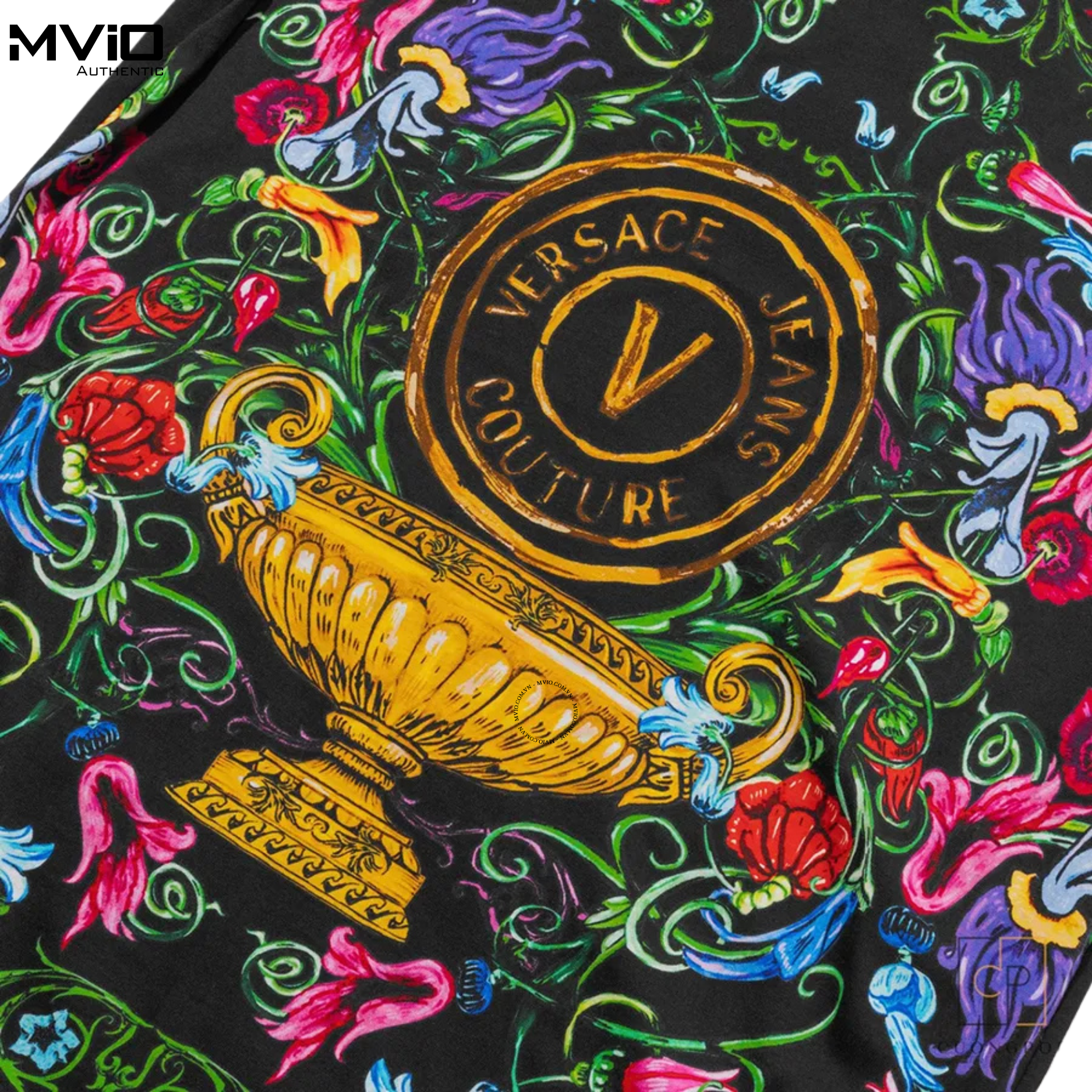Phông Versace Đen Hoạ Tiết Màu To 74GAH6JS174