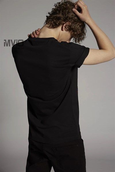Phông Dsquared2 Đen Eagle S71Gd0801
