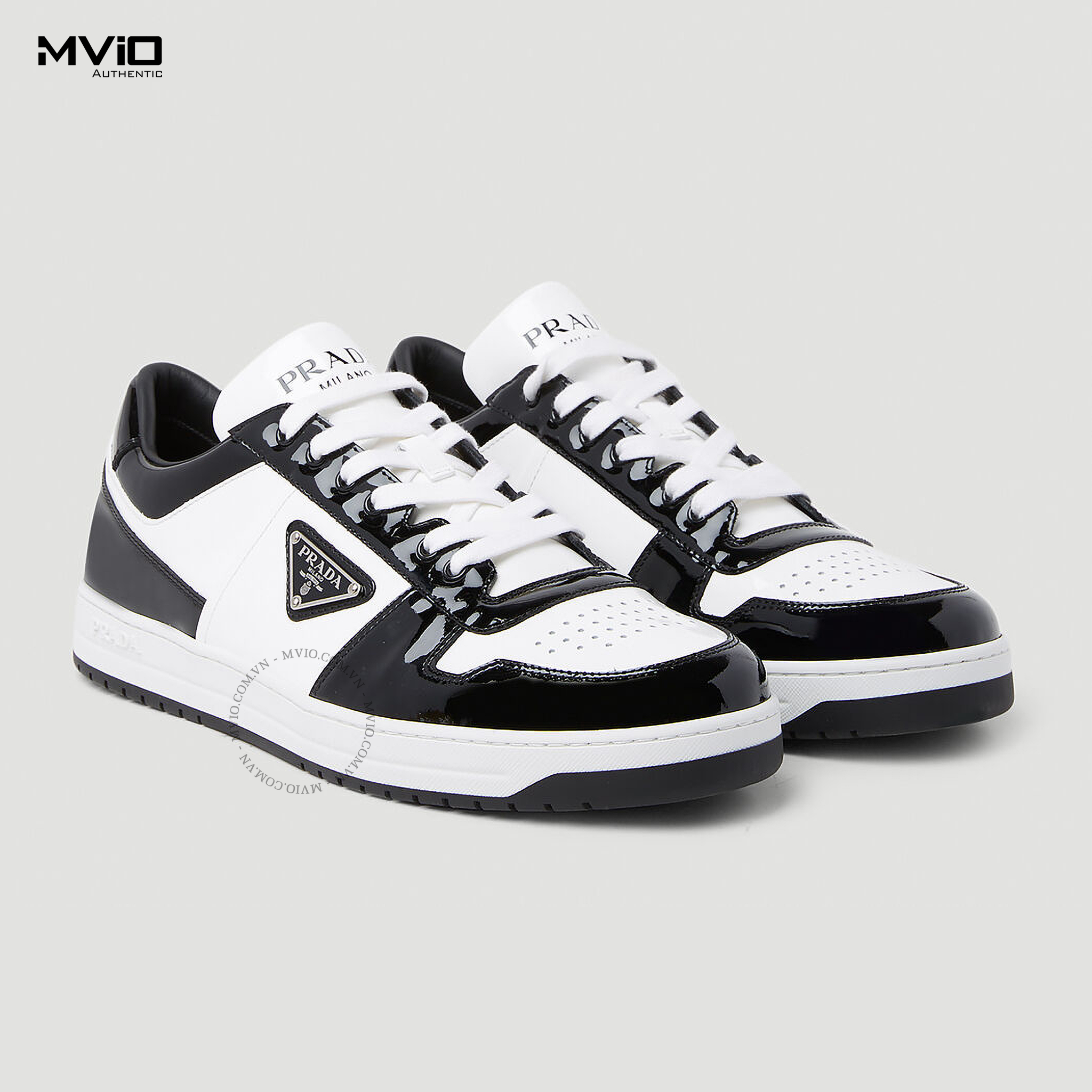 Sneaker Prada Đen Trắng Bóng 2EE304