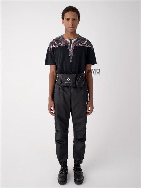 Phông Marcelo Burlon Đen Cánh Trắng Đỏ Cmaa018E19001008