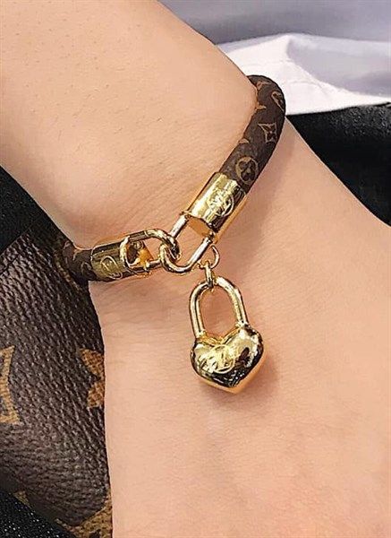 Vòng Tay Louis Vuitton M6451F Trái Tim