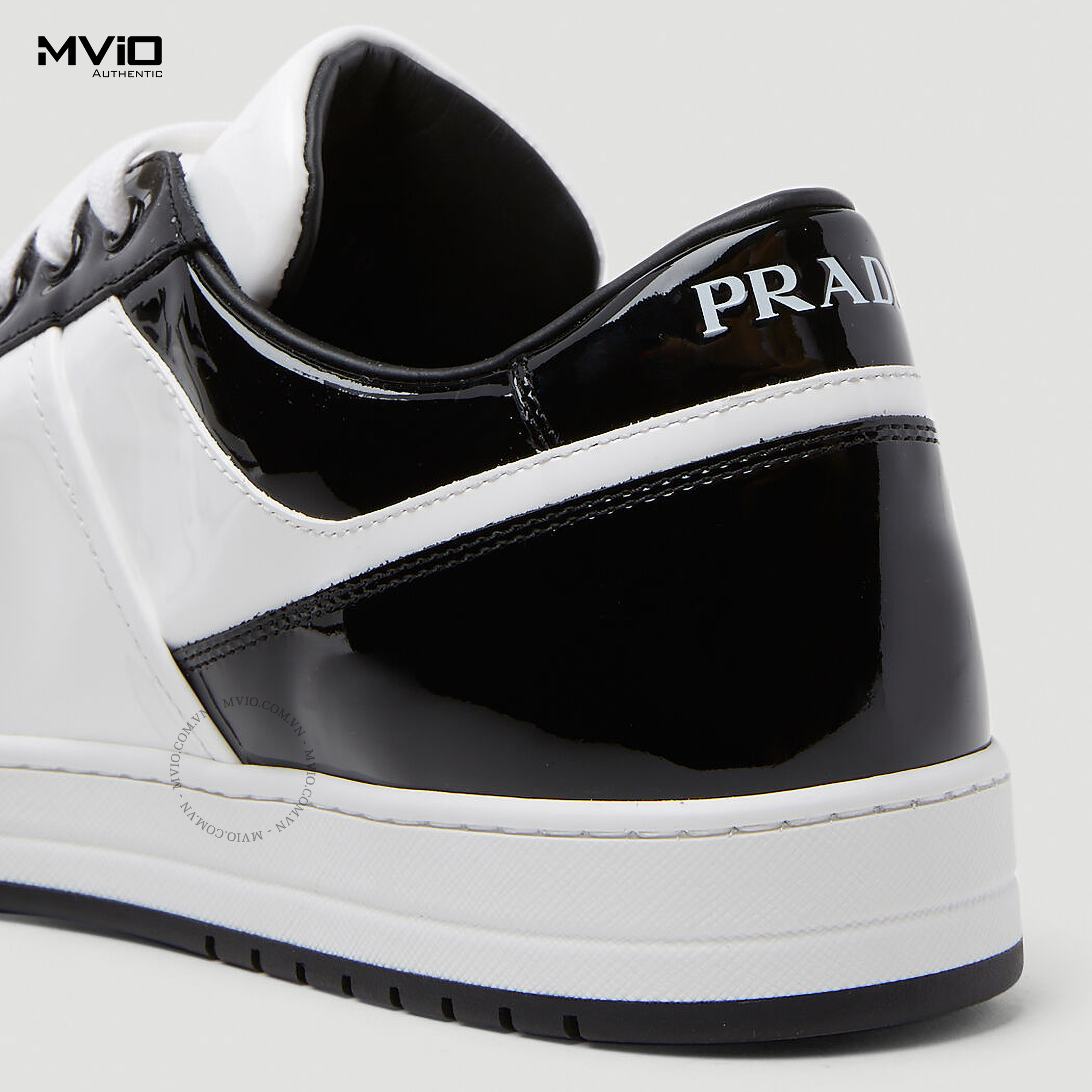 Sneaker Prada Đen Trắng Bóng 2EE304