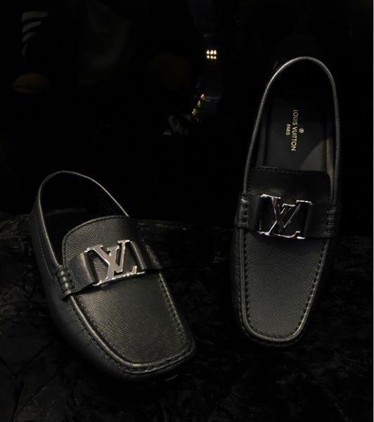 Moca Louis Vuitton Đen Tag Bóng