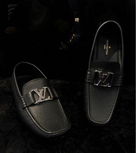 Moca Louis Vuitton Đen Tag Bóng