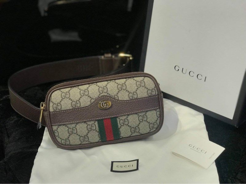 Túi Đeo Chéo Gucci Nâu Momo Vạt Cờ