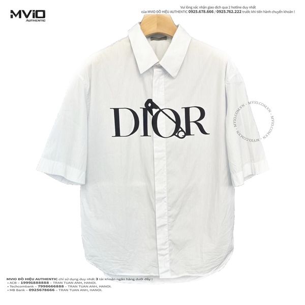 Sơ Mi Dior Trắng Cộc Tay Chữ Ngực Gim 043C599C5011